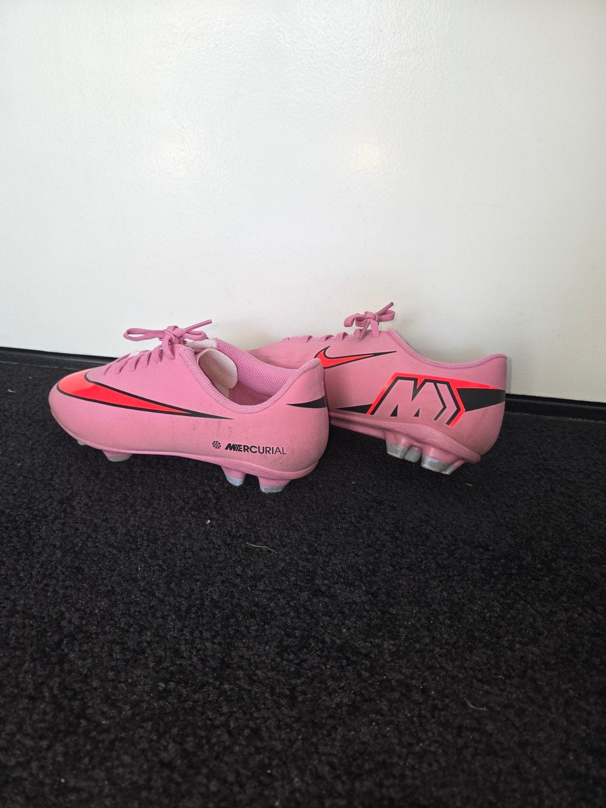 Voetbalschoenen roze, Ophalen of Verzenden, Zo goed als nieuw, Schoenen