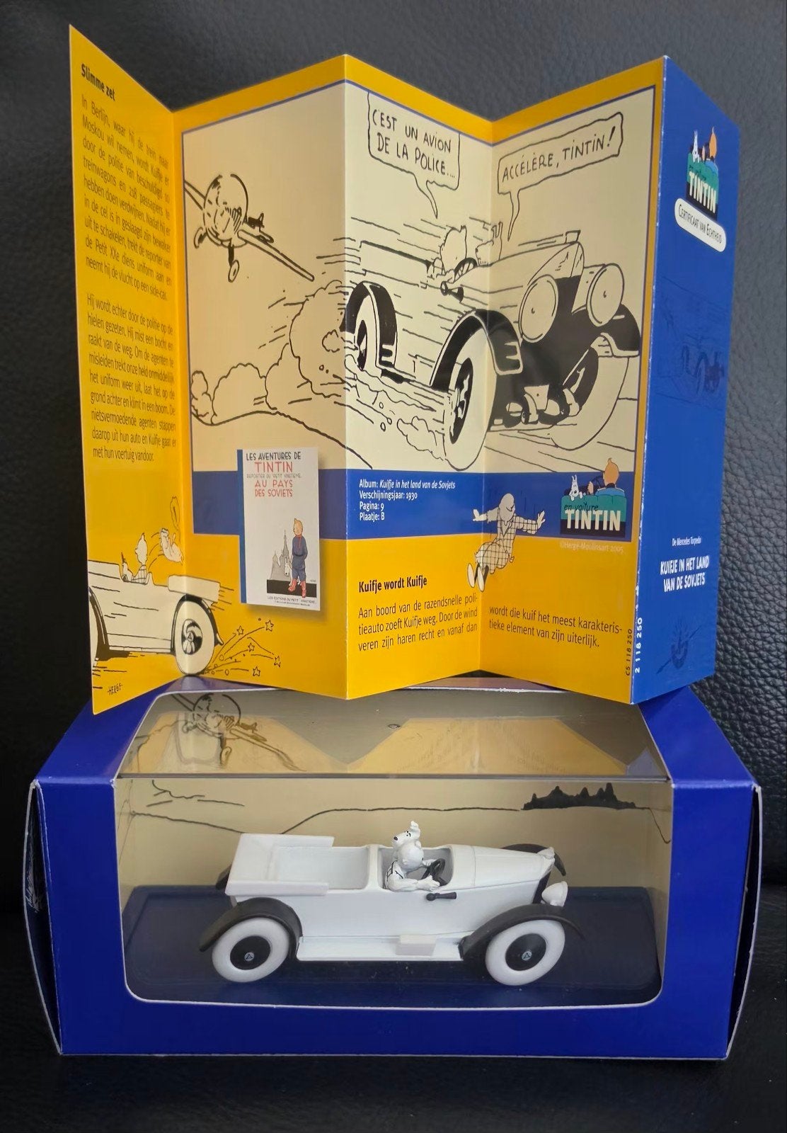 Kuifje in het land  de Soviets - Auto met Kuifje en Bobbie, Ophalen of Verzenden