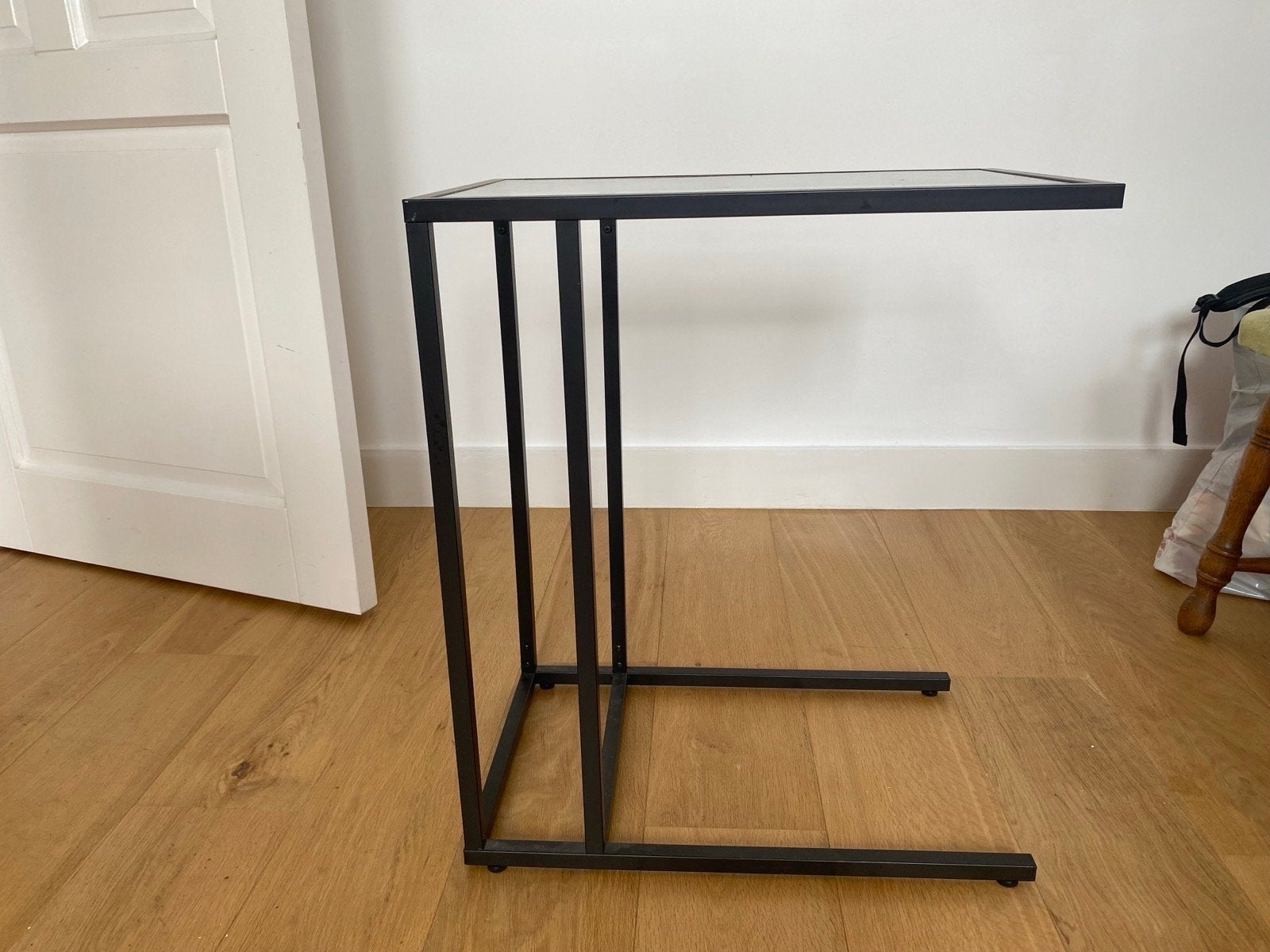 IKEA bijzettafel met glazen blad, Huis en Inrichting, Tafels | Bijzettafels, 75 cm of meer, Rechthoekig, Ophalen, 45 tot 60 cm