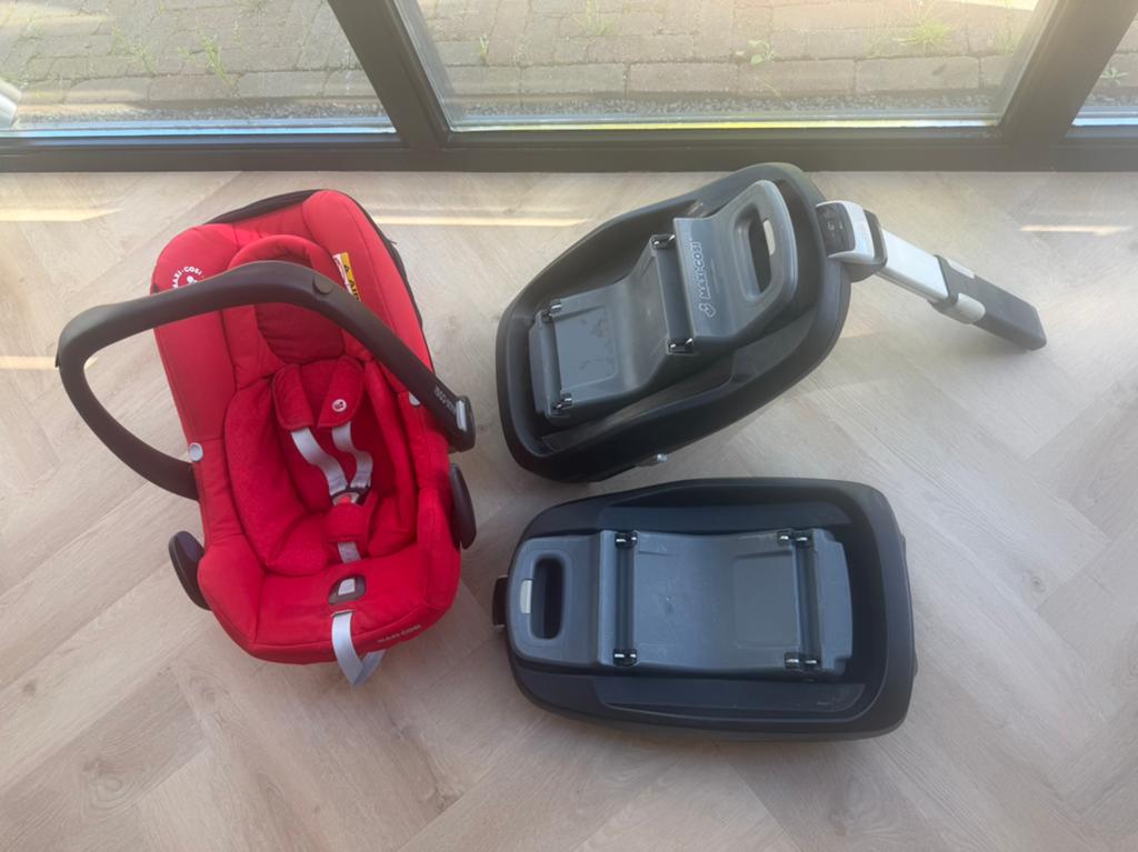 Maxicosi incl. 2 bases, Kinderen en Baby's, Autostoeltjes, Ophalen, Autogordel of Isofix, Gebruikt, 0 t/m 13 kg