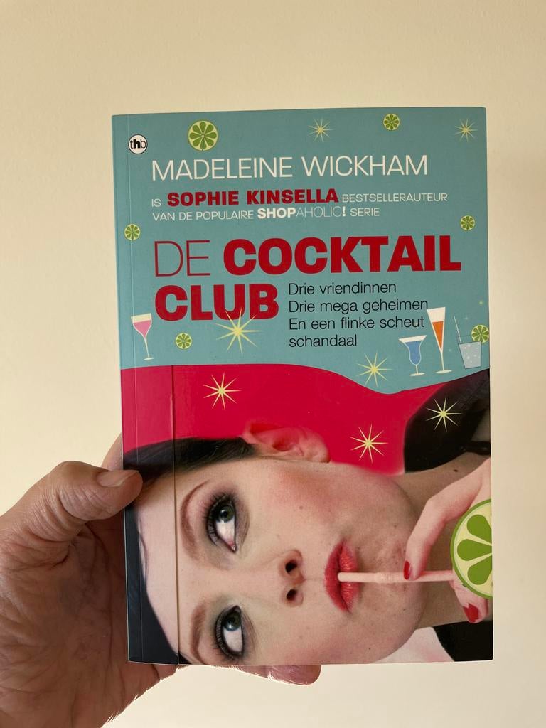 De Cocktail Club - Madeleine Wickham (Sophie Kinsella), Ophalen of Verzenden, Zo goed als nieuw, Nederland