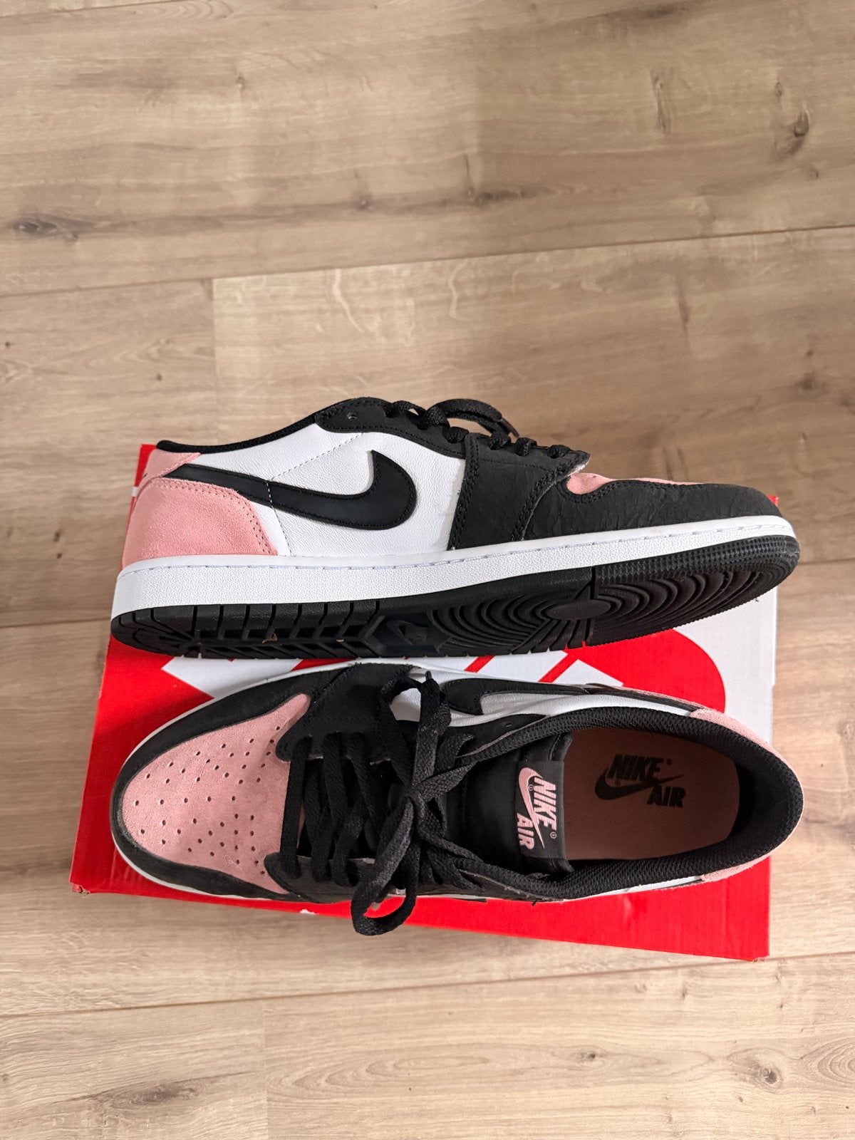 Nike Air Jordan 1 Low Roze Zwart Wit Sneakers maat 45, Ophalen of Verzenden, Zo goed als nieuw, Roze, Sneakers of Gympen
