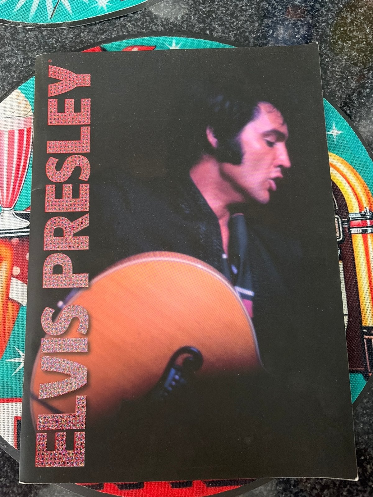 Elvis Presley On Stage Boek - Graceland Presents, Ophalen of Verzenden, Zo goed als nieuw, Artiest