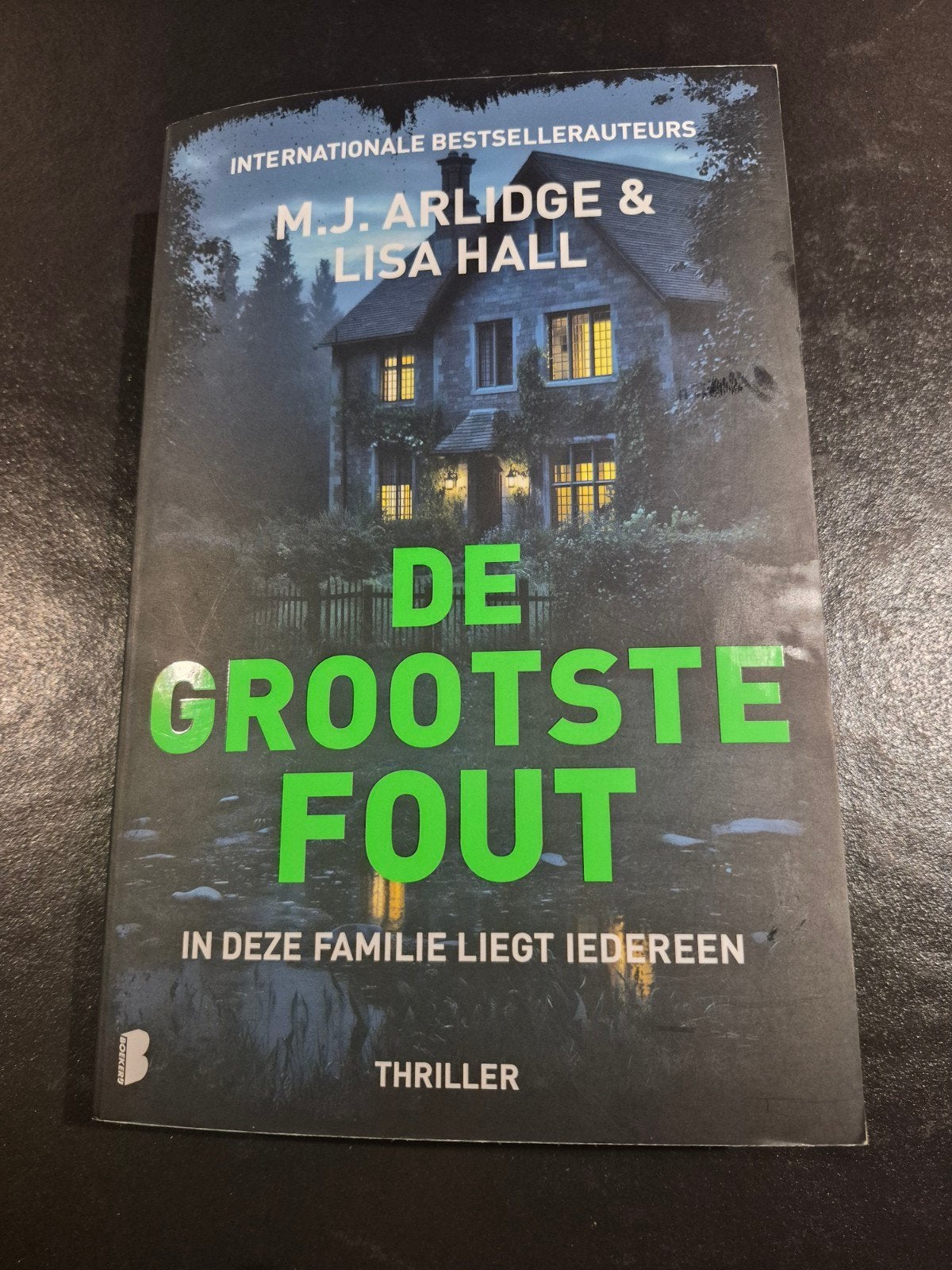 De Grootste Fout - M.J. Arlidge & Lisa Hall (Thriller), Ophalen of Verzenden, Gelezen, M.J. Arlidge & Lisa Hall, Nederland