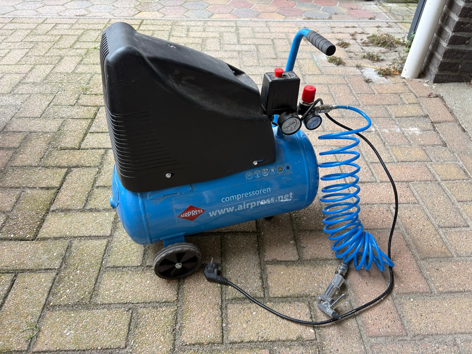 Airpress compressor 24 liter - Zo goed als nieuw, Ophalen, 6 tot 10 bar, Zo goed als nieuw, Minder dan 200 liter/min