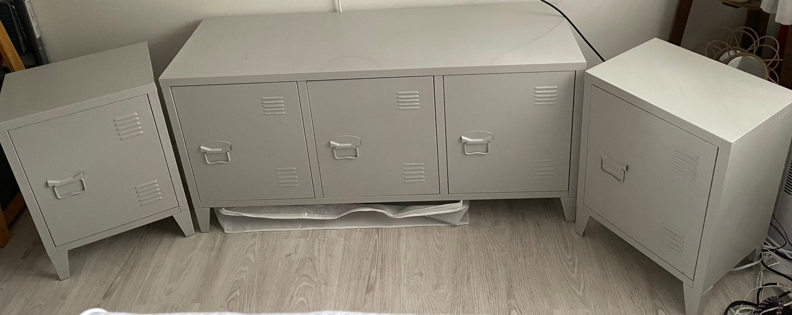 Tv meubel en 2 nachtkastjes/bijzettafel lockerkastjes grijs, Ophalen, Zo goed als nieuw