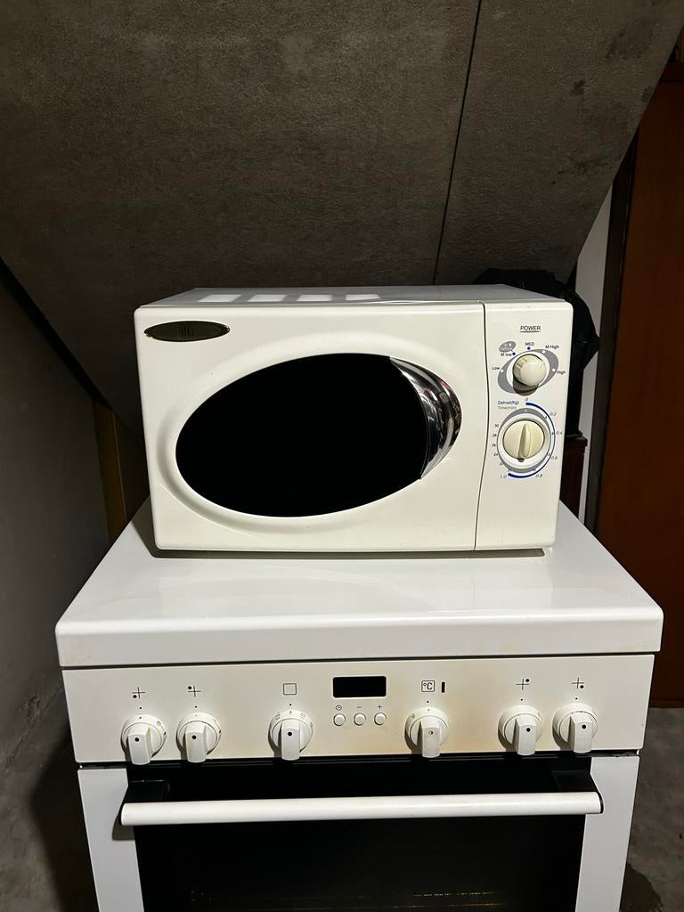 Compacte Magnetron - Ideaal voor kleine keukens, Ophalen, Gebruikt, Minder dan 45 cm, Magnetron