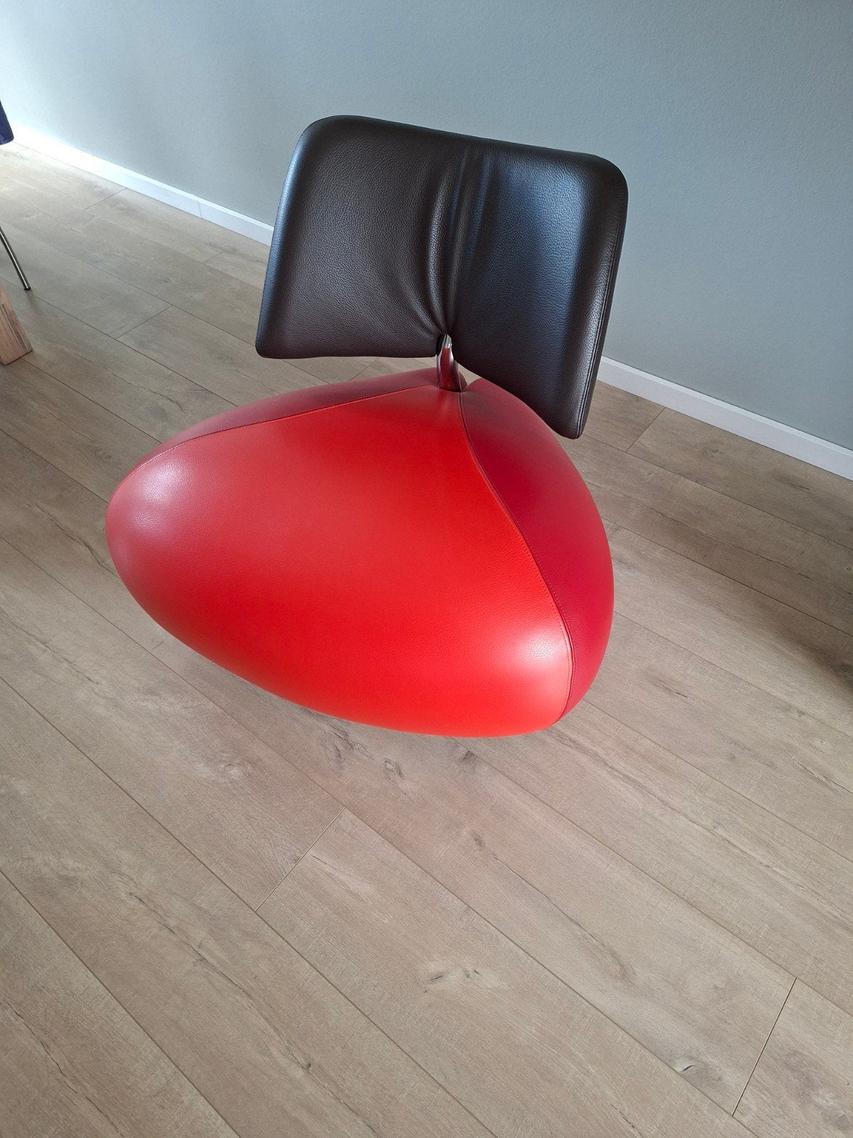 Leolux Pallone fauteuil - Rood/Bruin leer, Huis en Inrichting, Stoelen, Ophalen, Modern design, Zo goed als nieuw, Eén