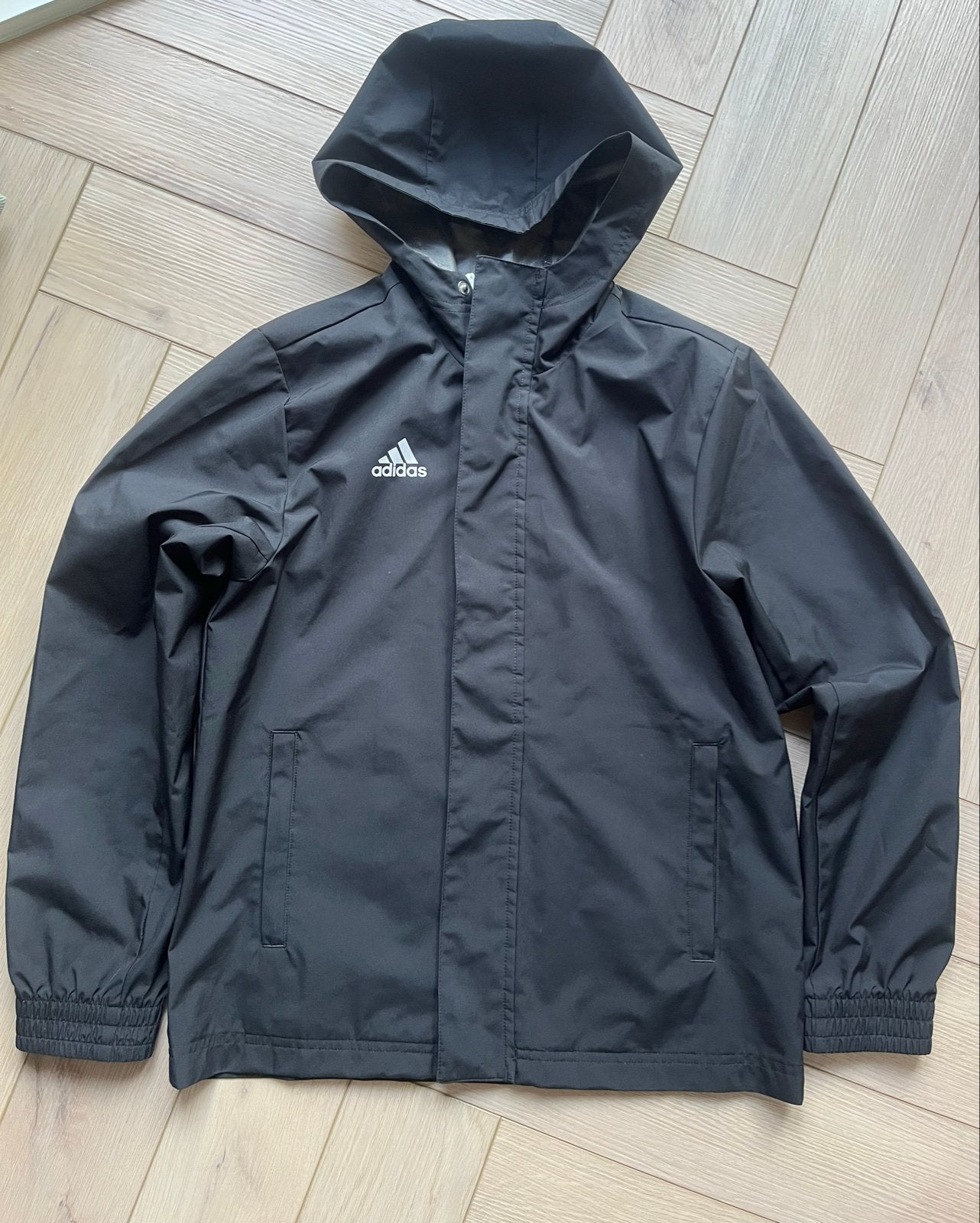 Adidas regenjasje zwart maat 152/158, Ophalen of Verzenden, Gebruikt, Jongen of Meisje, Jas