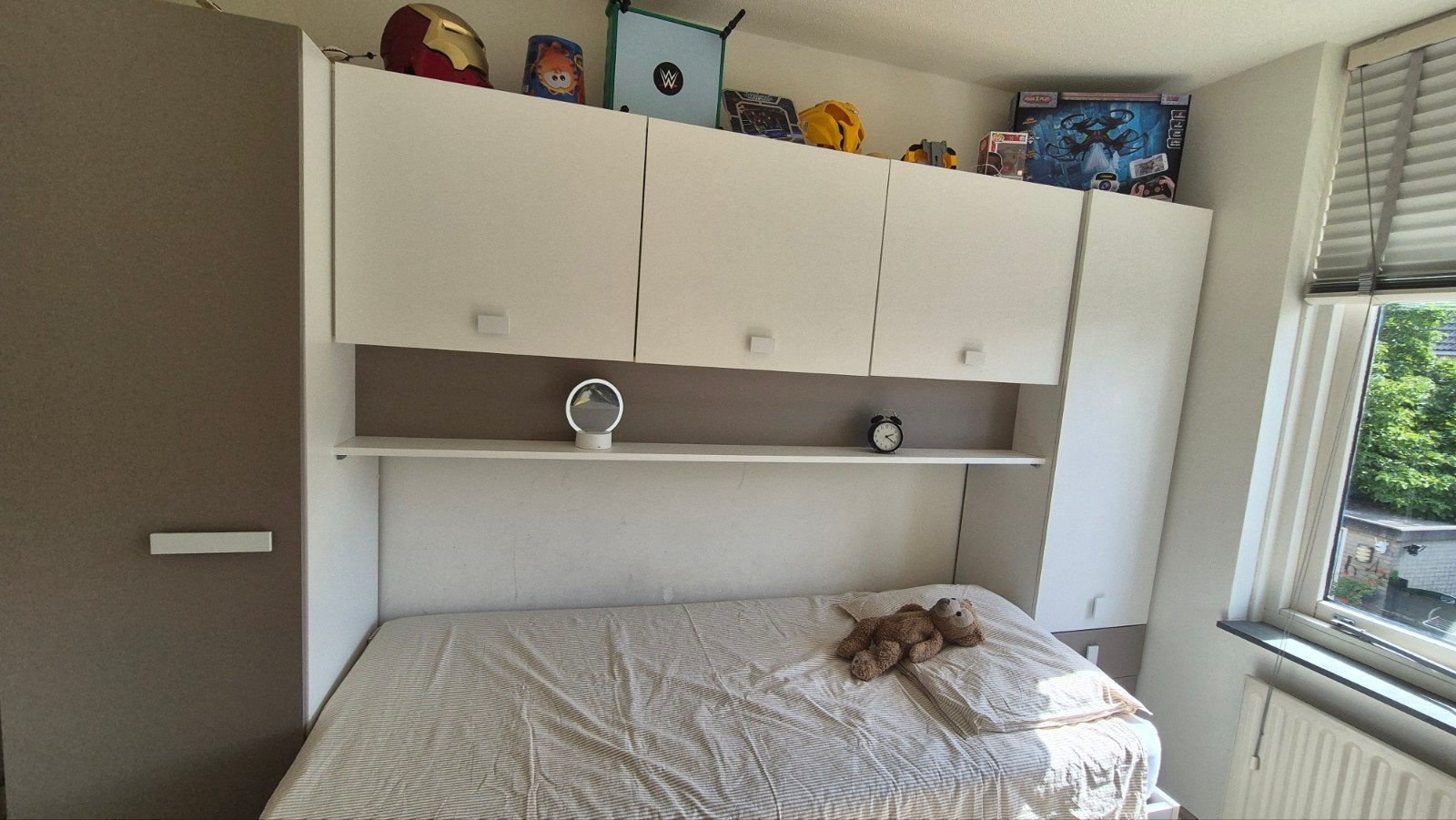 Complete kledingkast en bed met lattenbodem, Huis en Inrichting, Ophalen of Verzenden, Zo goed als nieuw, Eenpersoons, Modern
