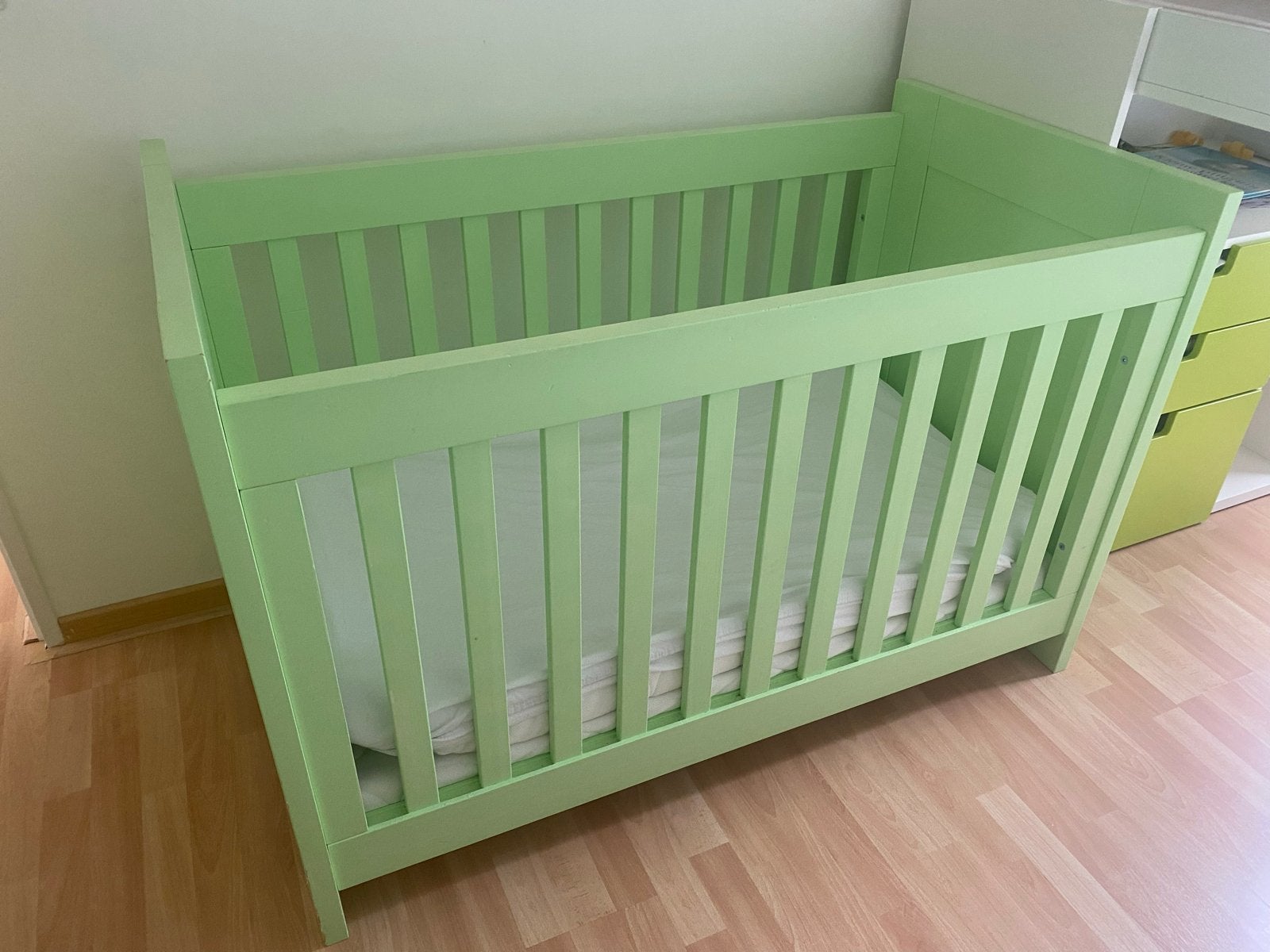 Groen Kinderbedje - Ledikant met matras, Ophalen, Gebruikt, Ledikant