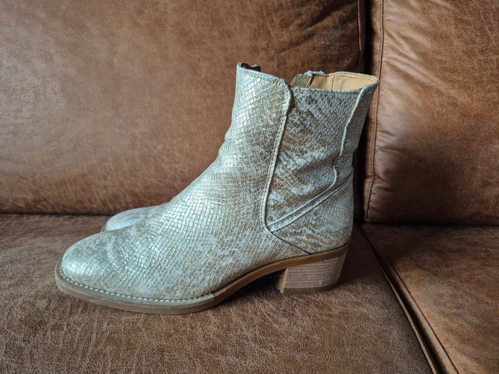 Piedi Nudi Enkellaarzen met Slangenprint - Maat 39, Kleding | Dames, Overige kleuren, Lage of Enkellaarzen, Ophalen of Verzenden