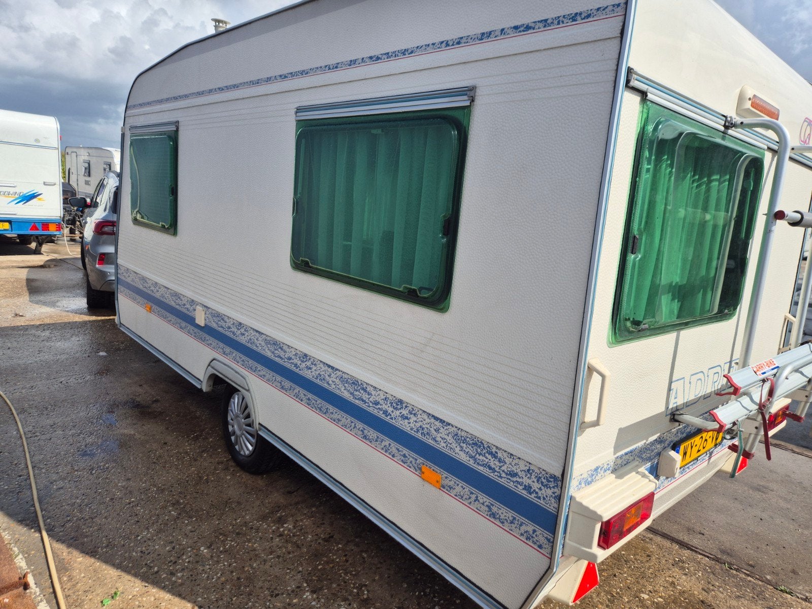 Keurig nette Adria 390 DS Unica,Panoramaluifel,2Tafelmodel, Reservewiel, Bedrijf, Treinzit, Adria