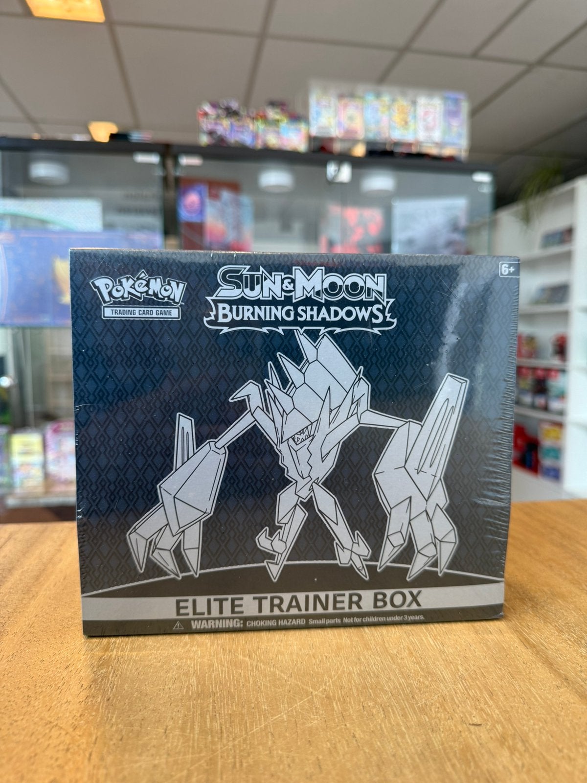 Pokémon Burning Shadows elite trainer box, Ophalen of Verzenden, Nieuw, Boosterbox