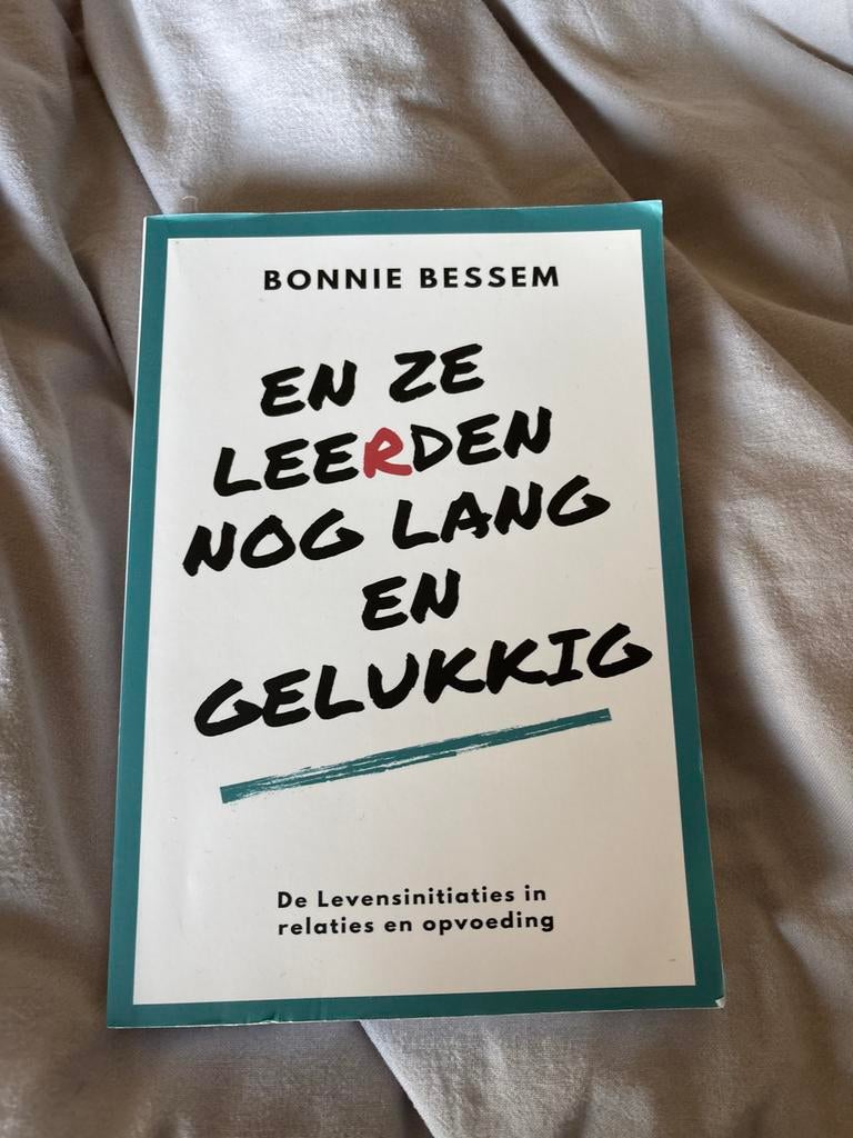Boek Bonnie Bessem - En ze leerden nog lang en gelukkig, Boeken, Ophalen of Verzenden, Gelezen, Nederland