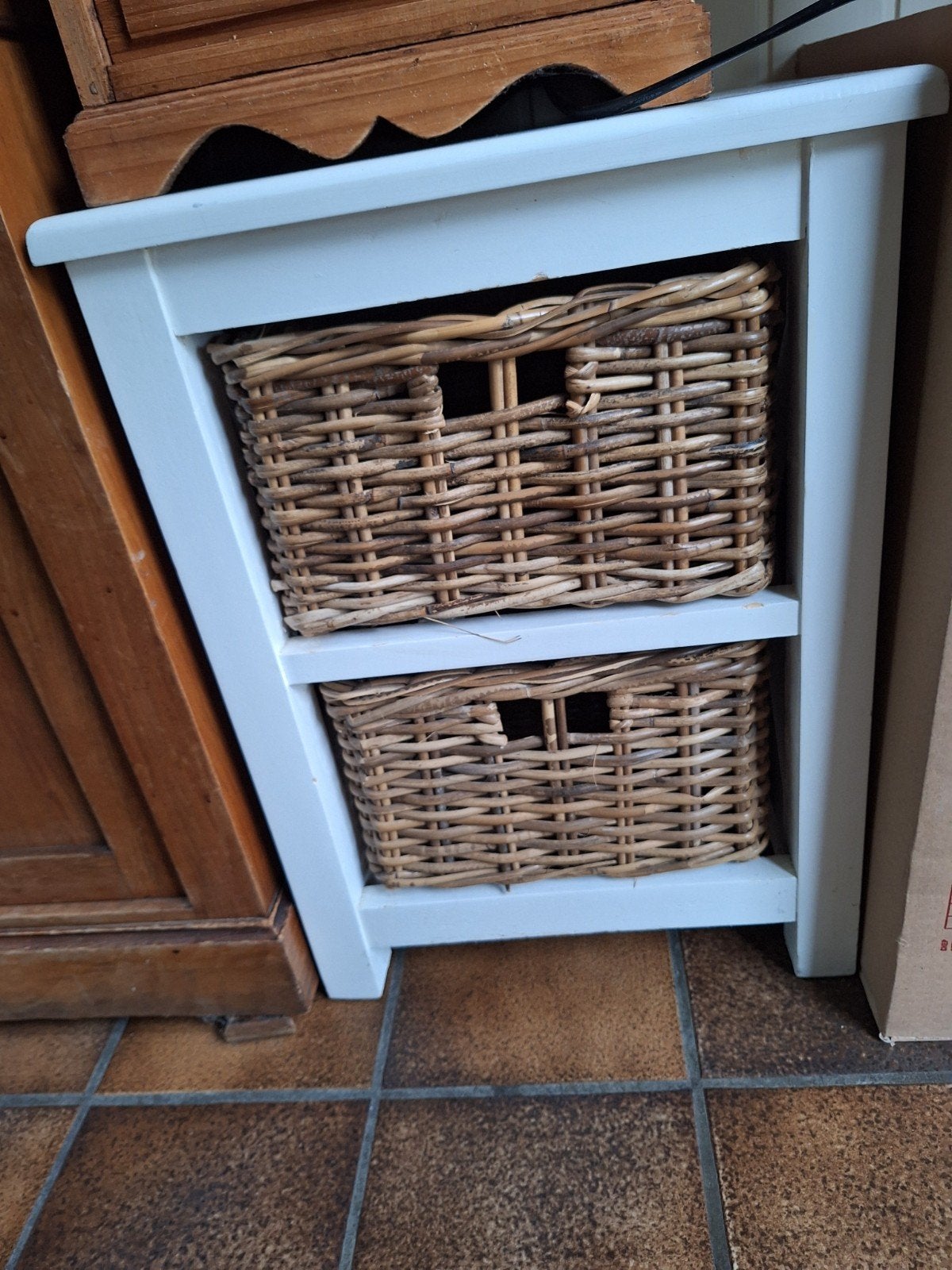 houten kastje wit met rietenmandjes, Ophalen, 1 of 2 laden, 50 tot 100 cm, Minder dan 100 cm