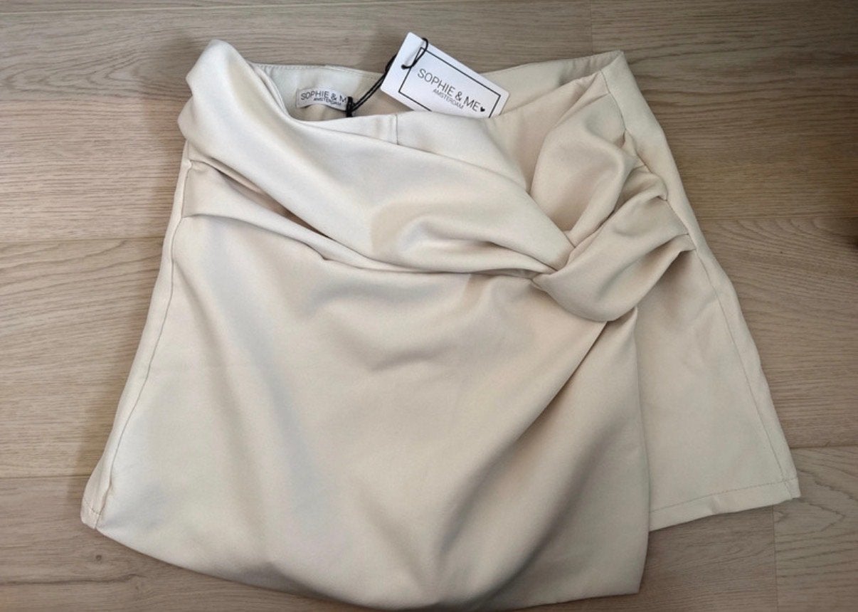 Nieuw beige short/rokje met kaartje - sophie&me amsterdam, Ophalen of Verzenden, Nieuw, Maat 36 (S), Beige