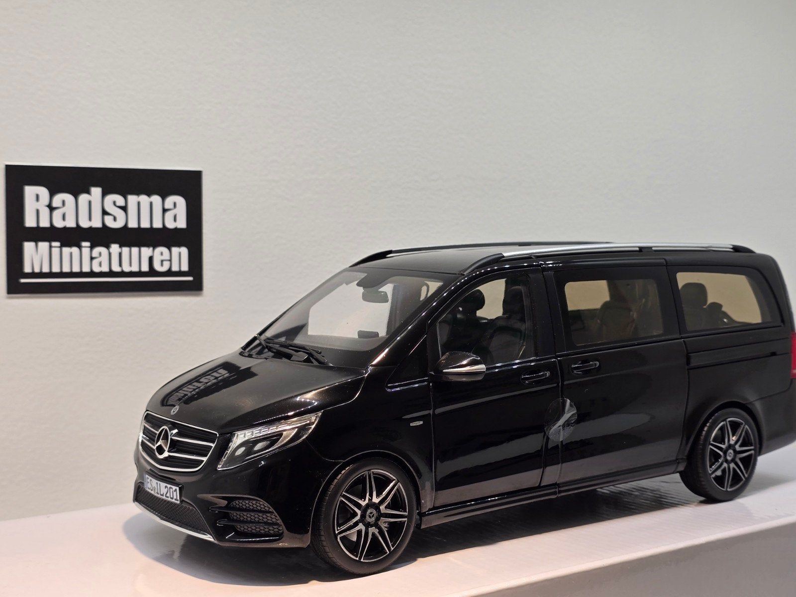 Mercedes-Benz V-Klasse AMG-LINE - Zwart - 1:18 Norev, Hobby en Vrije tijd, Modelauto's | 1:18, Auto, Nieuw, Norev, Ophalen of Verzenden