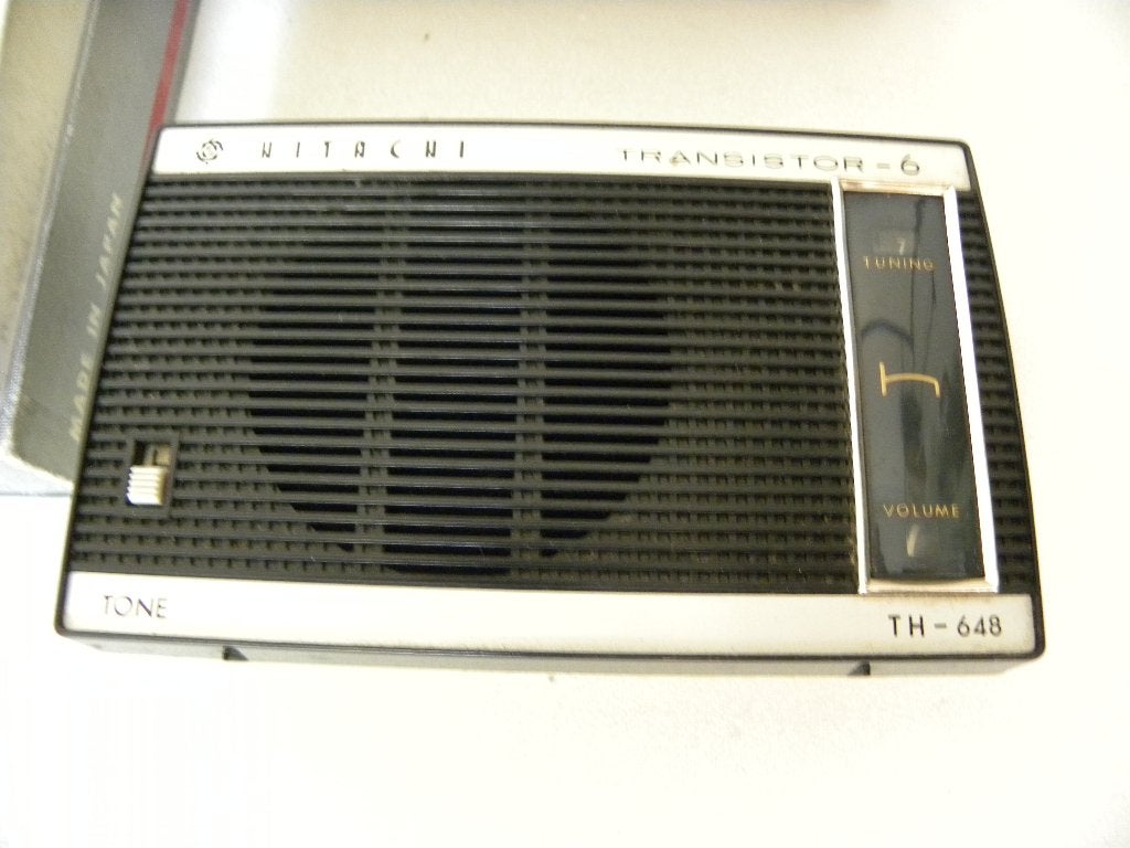 Hitachi transistor radio TH648 in originele doos/ toebehoren, Ophalen, Nieuw, Transistorradio