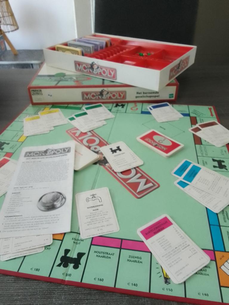 Monopoly bordspel - Klassieke editie, Vijf spelers of meer, Ophalen, Gebruikt, Parker Brothers