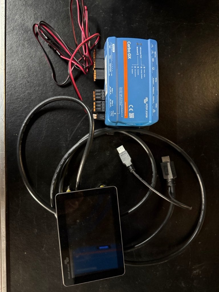 Victron Cerbo + Victron Energy GX Touch 50 Display, Doe-het-zelf en Verbouw, Elektra en Kabels, Ophalen of Verzenden, Zo goed als nieuw