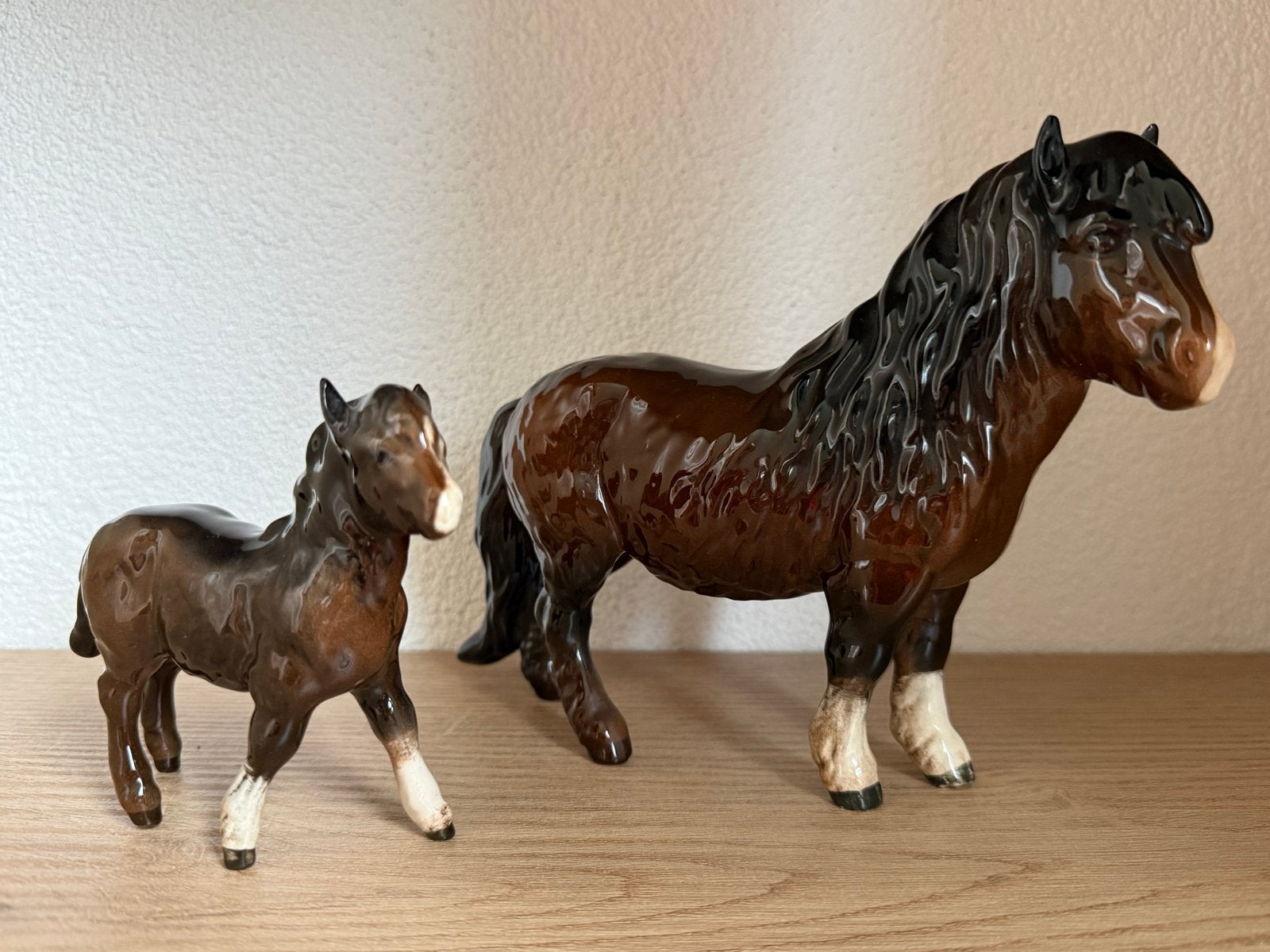Beswick paardenbeeldjes - merrie met veulen, Verzamelen, Ophalen, Zo goed als nieuw, Dier