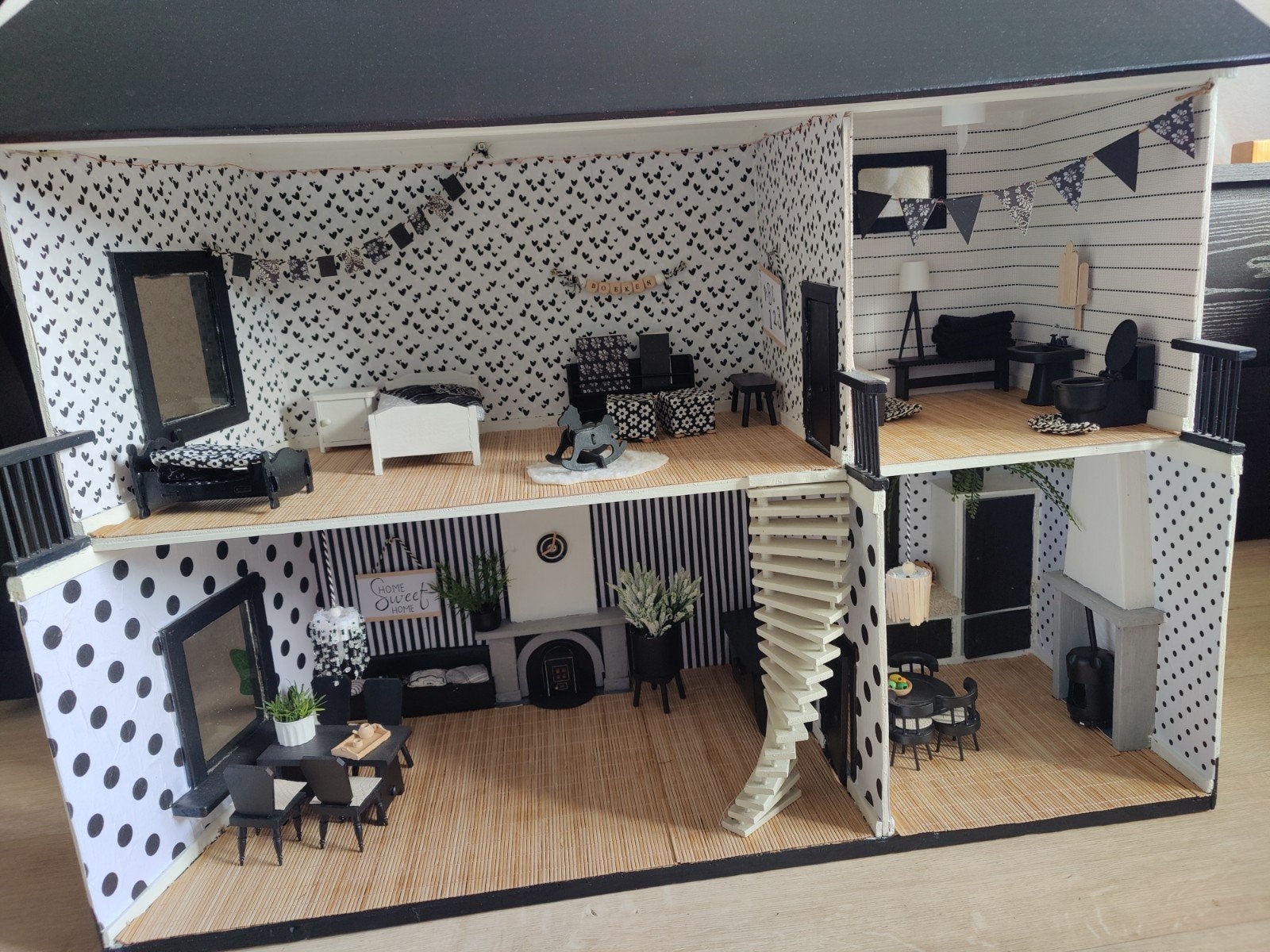 Vintage gerestyled poppenhuis met meubels en verlichting, Ophalen of Verzenden, Zo goed als nieuw, Jongen of Meisje