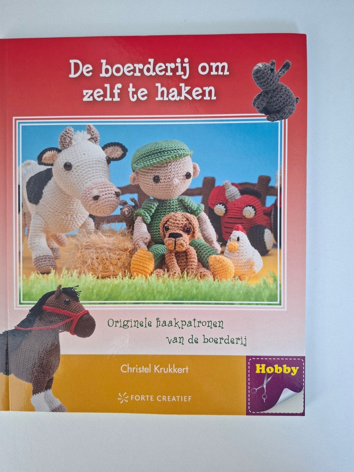 Haakboek: De boerderij om zelf te haken - Christel Krukkert, Ophalen of Verzenden