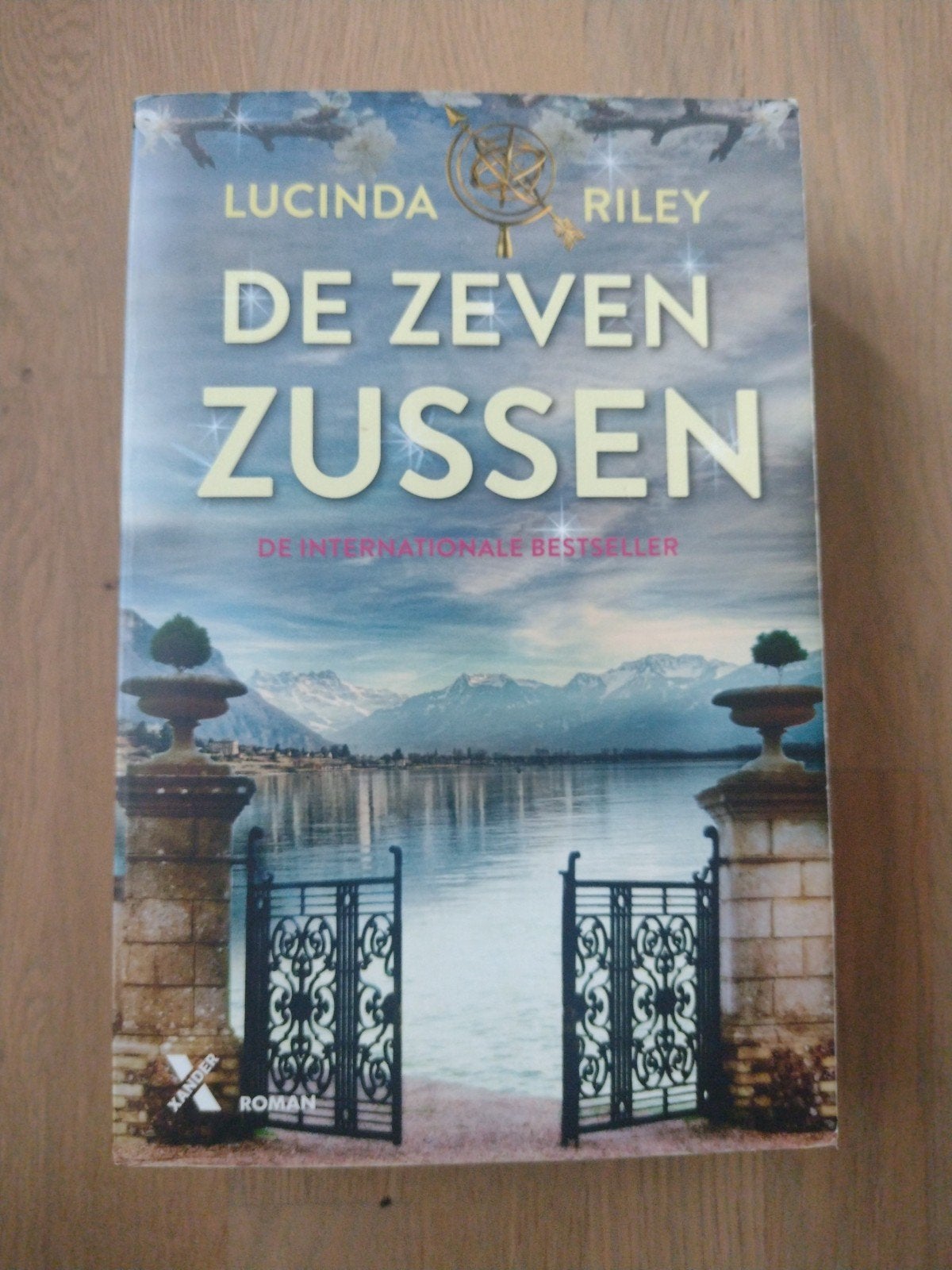 Lucinda Riley de zeven zussen, Boeken, Ophalen of Verzenden, Zo goed als nieuw