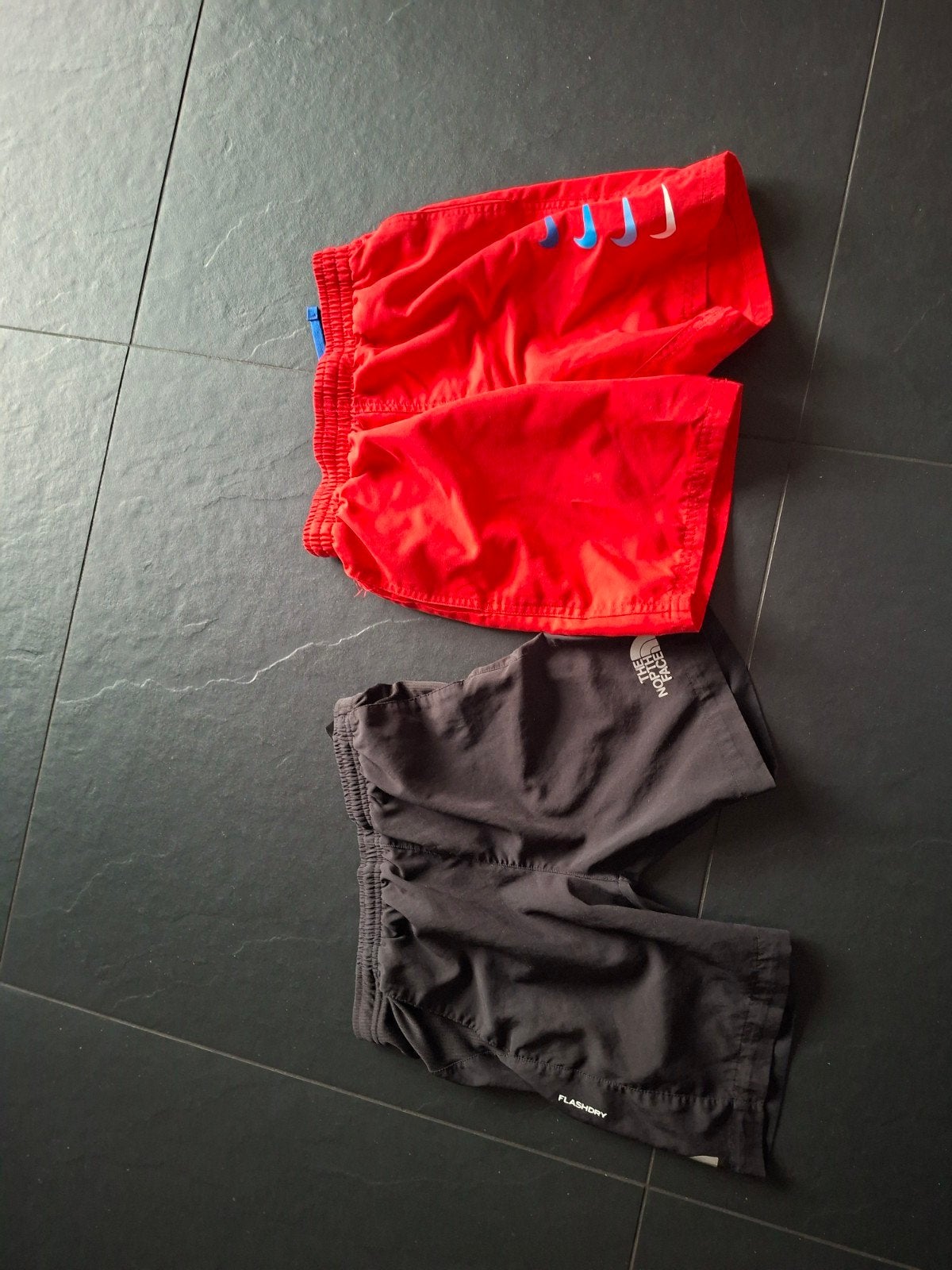 2 zwembroeken nike the north face, Ophalen, Gebruikt, Maat 146