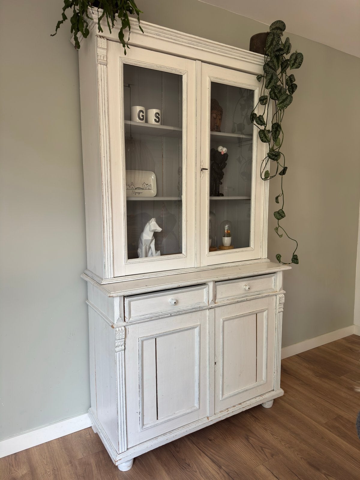 Brocante witte buffetkast met vitrine, Ophalen