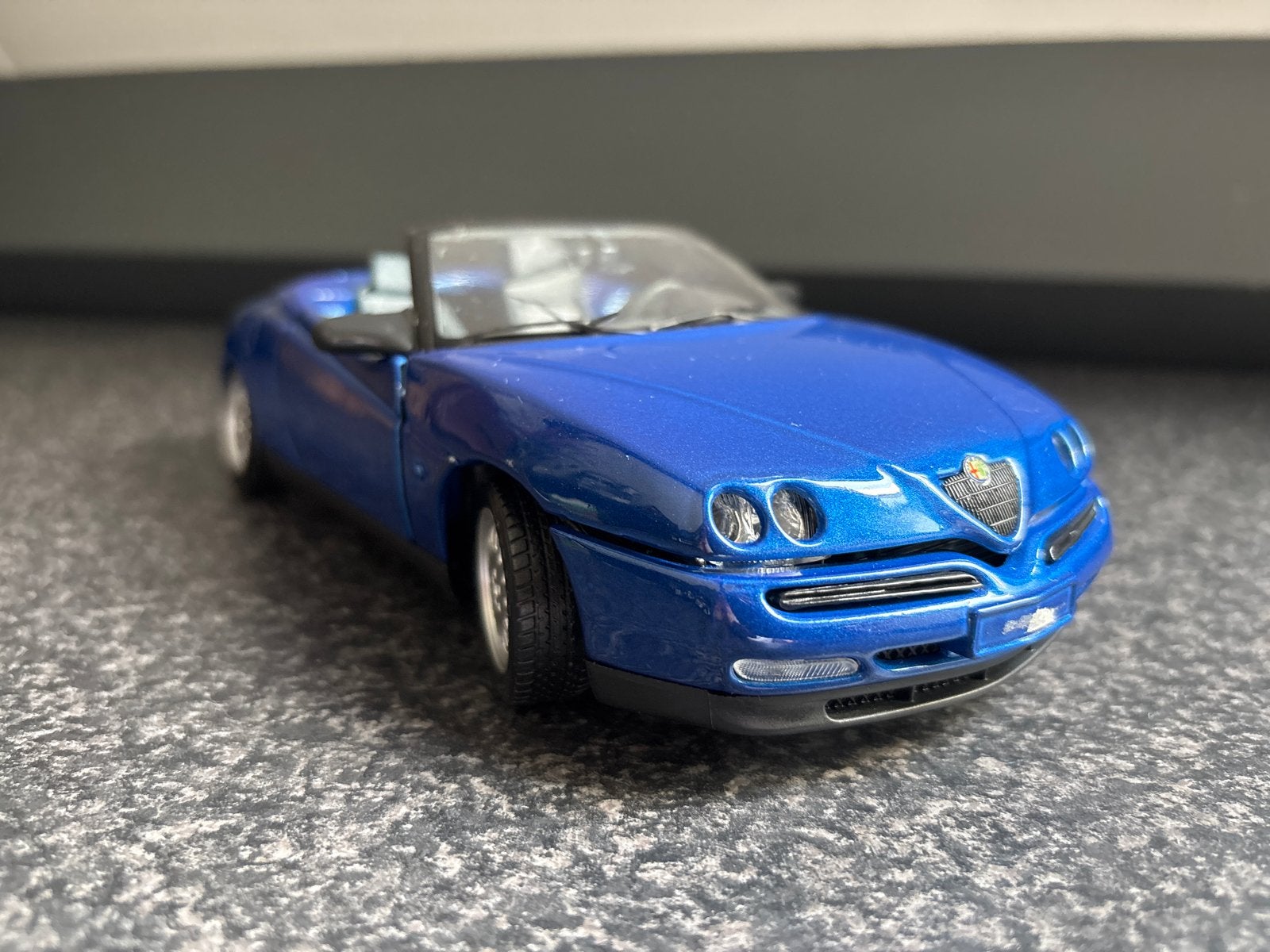 Alfa Romeo Spider V6 schaalmodel 1:18  Blauw gebruikt, Ophalen of Verzenden, Gebruikt, Auto