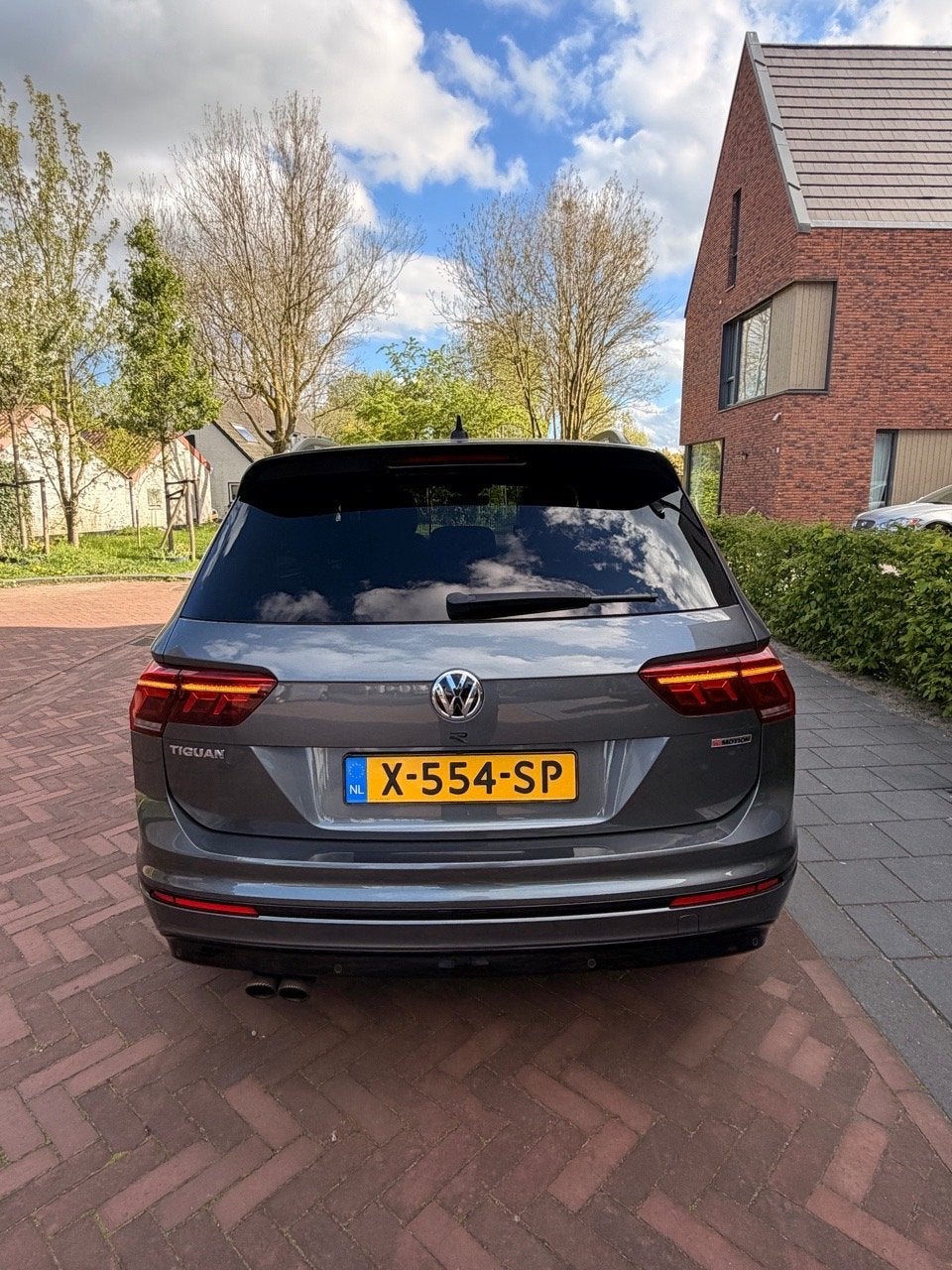 Foto 8 van Volkswagen Tiguan 2.0 TSI 190pk 4Motion DSG 2020 Grijs