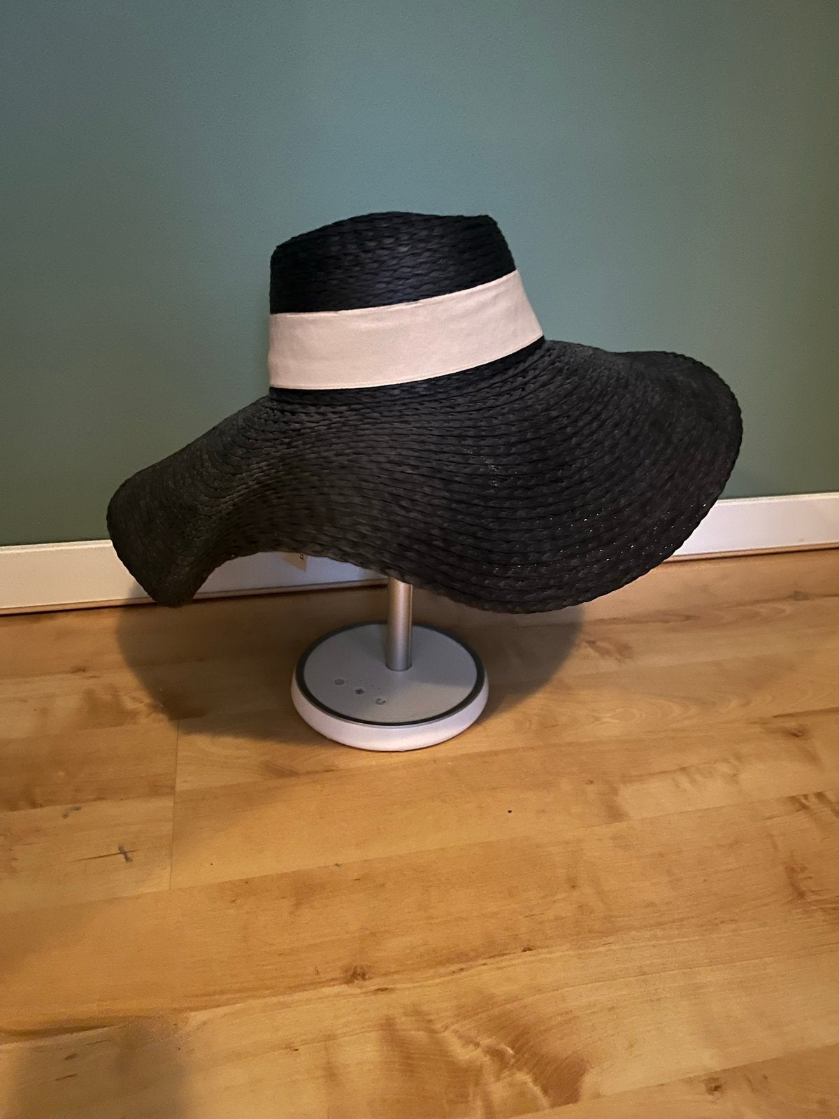 Lord & Taylor Zwarte Strooien Hoed met Beige Band, Ophalen of Verzenden, Zo goed als nieuw, One size fits all, Hoed