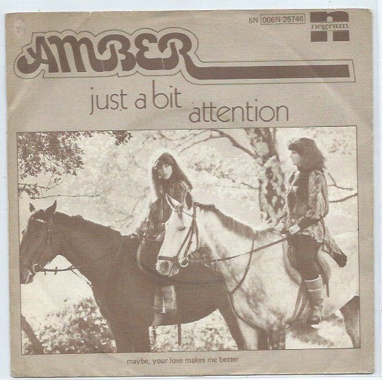 Nederpop: AMBER- Just a bit attention, Cd's en Dvd's, Vinyl Singles, Zo goed als nieuw, Beschermende buitenhoes, Fotohoes, Originele persing