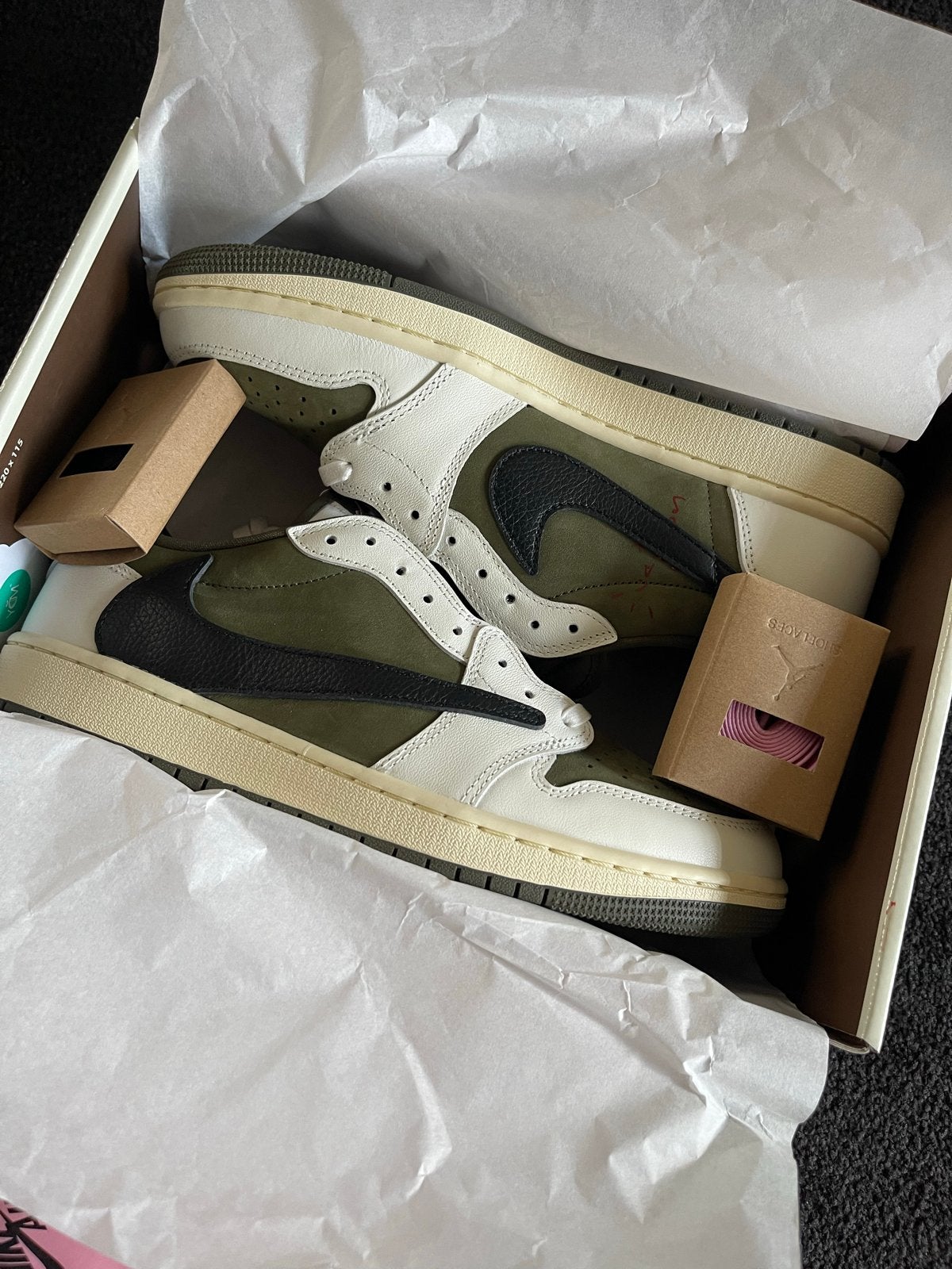 Nike Jordan 1 Low Travis Scott Reverse Mocha, Kleding | Heren, Schoenen, Ophalen of Verzenden, Nieuw, Overige kleuren, Sneakers of Gympen