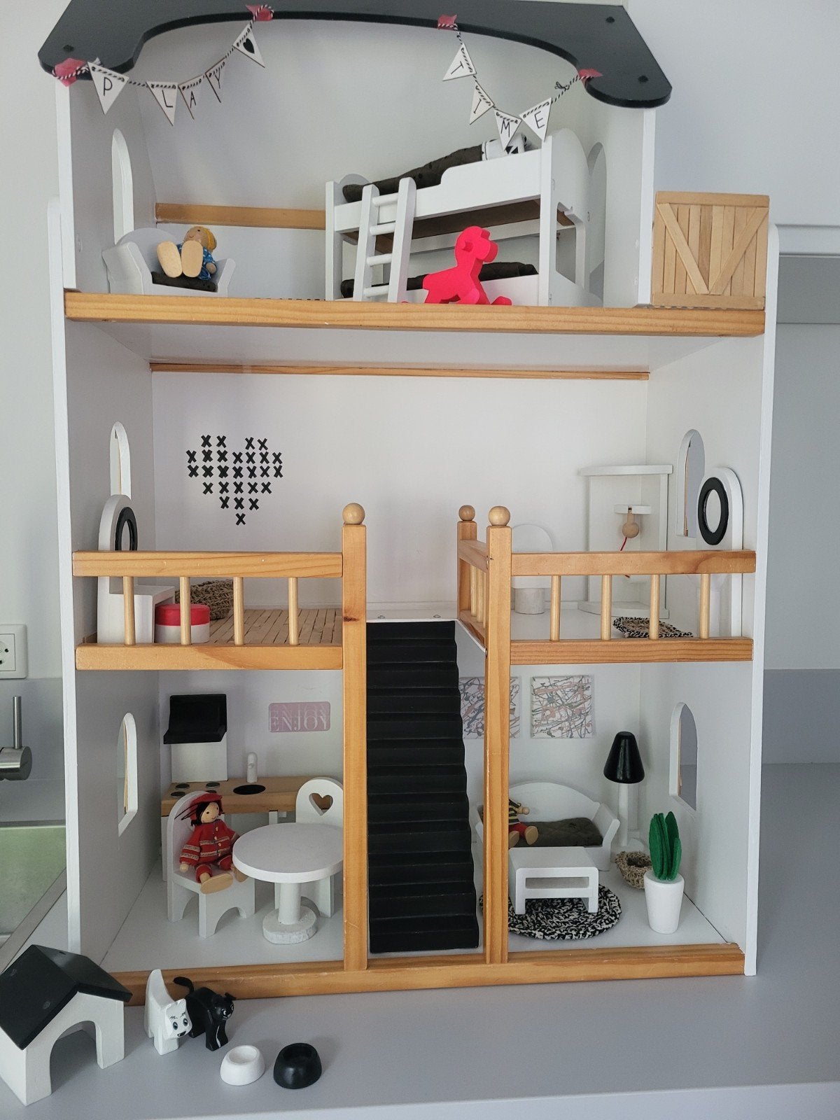 scandinavisch poppenhuis a la Petit Amelie met meubels en ac, Ophalen, Zo goed als nieuw, Poppenhuis