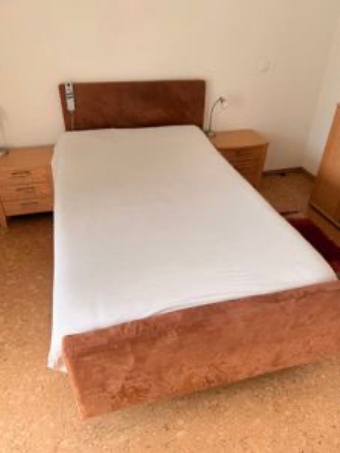 Gratis! eenpersoonsbed met verstelbaar hoofdeinde. Geld toe!, Ophalen, Eenpersoons, Bruin, 140 cm