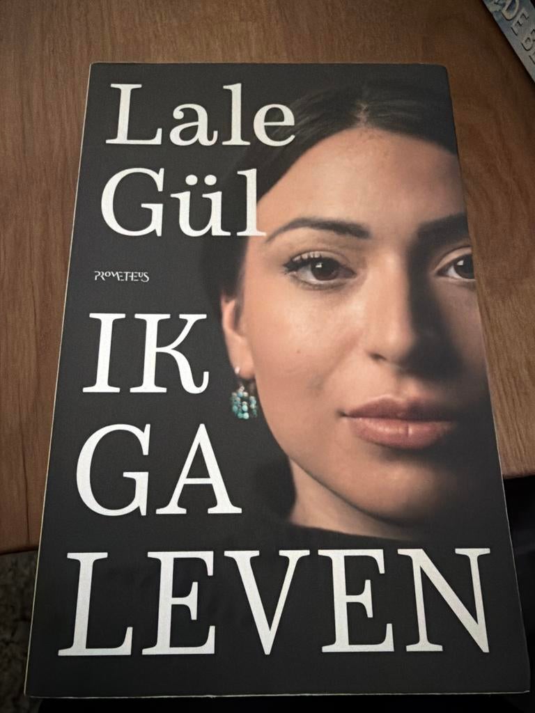 WK7.  Lale Gül - Ik ga leven, Boeken, Literatuur, Ophalen of Verzenden, Zo goed als nieuw, Lale Gül