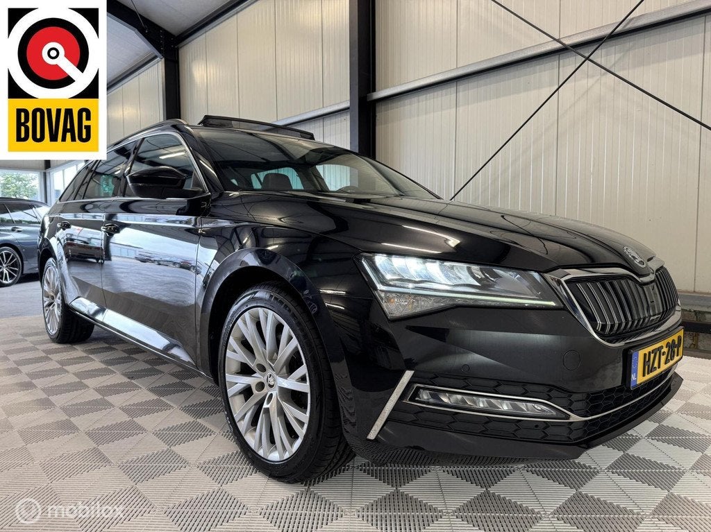 Skoda Superb Combi Hybrid Bns Ed Plus | HUD | Pano | Leer, Auto's, Skoda, Gebruikt, Zwart, Zwart, Hybride Elektrisch/Benzine