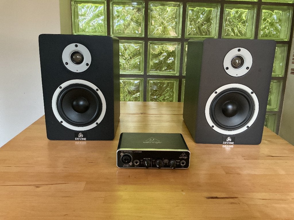Devine monitor set + behringer audio interface, Audio, Tv en Foto, Luidsprekers, Zo goed als nieuw, Front, Rear of Stereo speakers