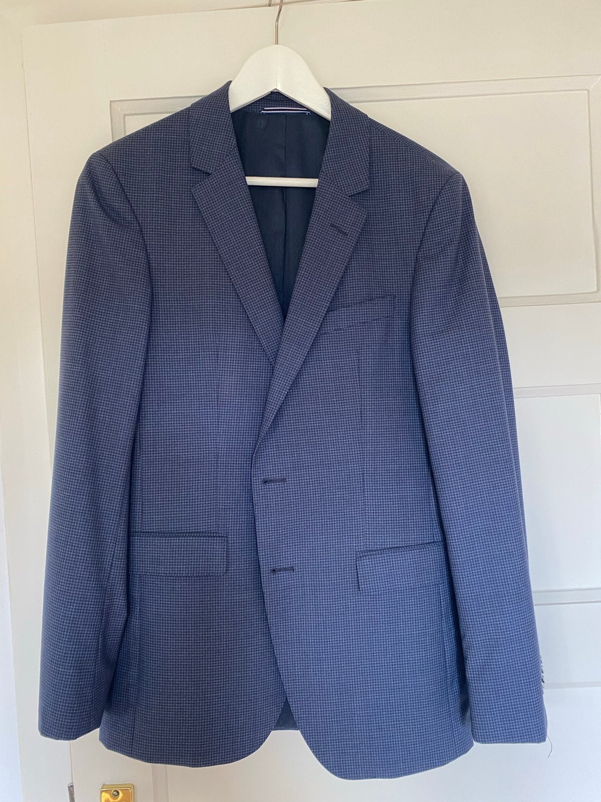 Zo goed als nieuw blauw kostuum met subtiel ruitje - Maat 46, Kleding | Heren, Ophalen, Zo goed als nieuw, Maat 46 (S) of kleiner