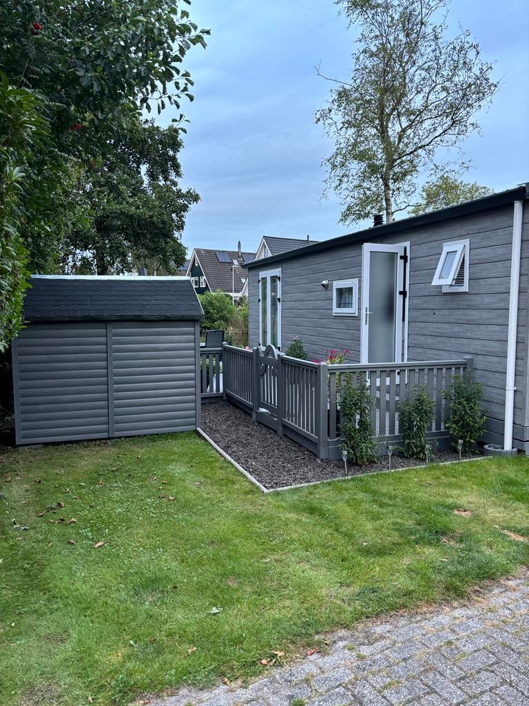 Chalet mit Gartenhaus und Veranda