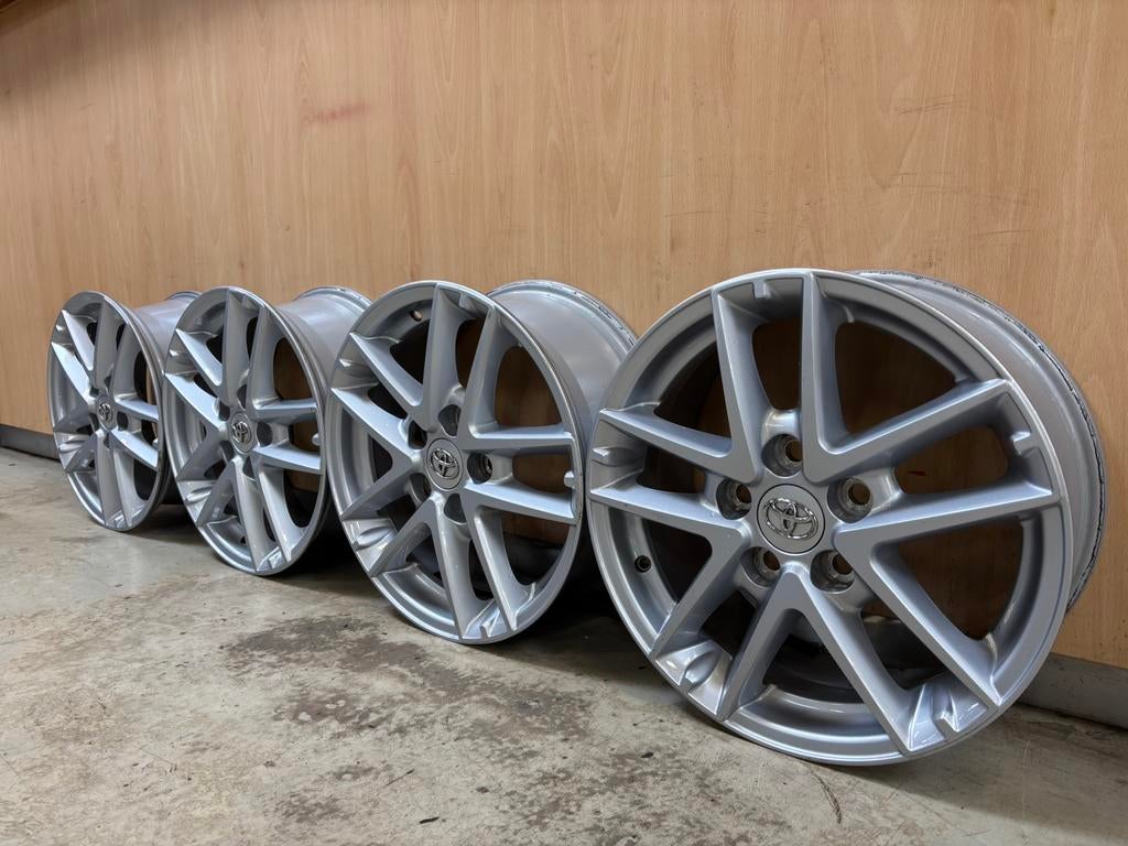 Toyota Auris lichtmetalen velgen – set van 4, Ophalen, 19 inch, Winterbanden, Banden en Velgen