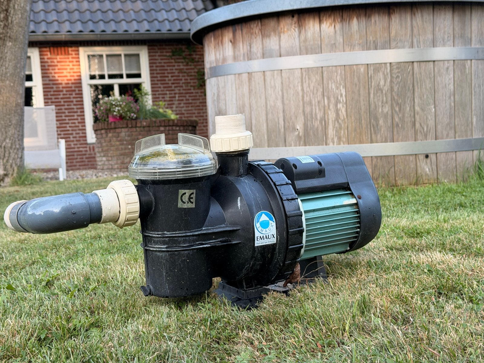 Krachtige zwembadpomp met filterbakje voor zwembad / jacuzzi, Ophalen, Gebruikt, Zwembadpomp