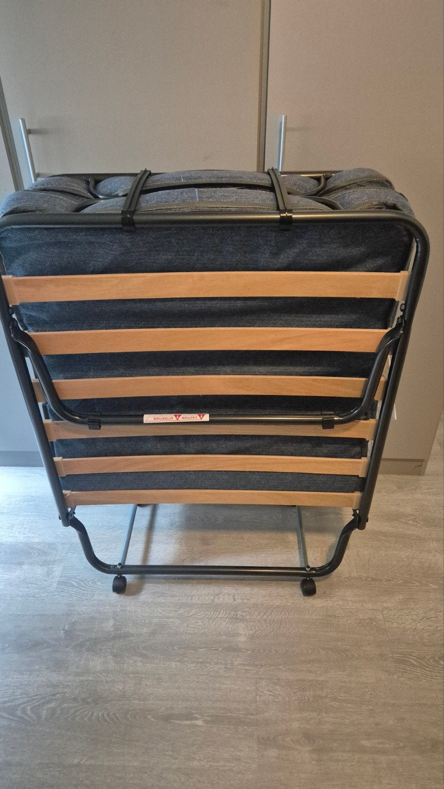 vouwbed (stretcher), Ophalen, Eenpersoons, 190 cm of minder, Zo goed als nieuw