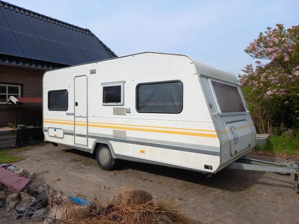 Knaus Sudwind Winteruitvoering met voortent, Dwarsbed, Particulier, 5 tot 6 meter, Knaus