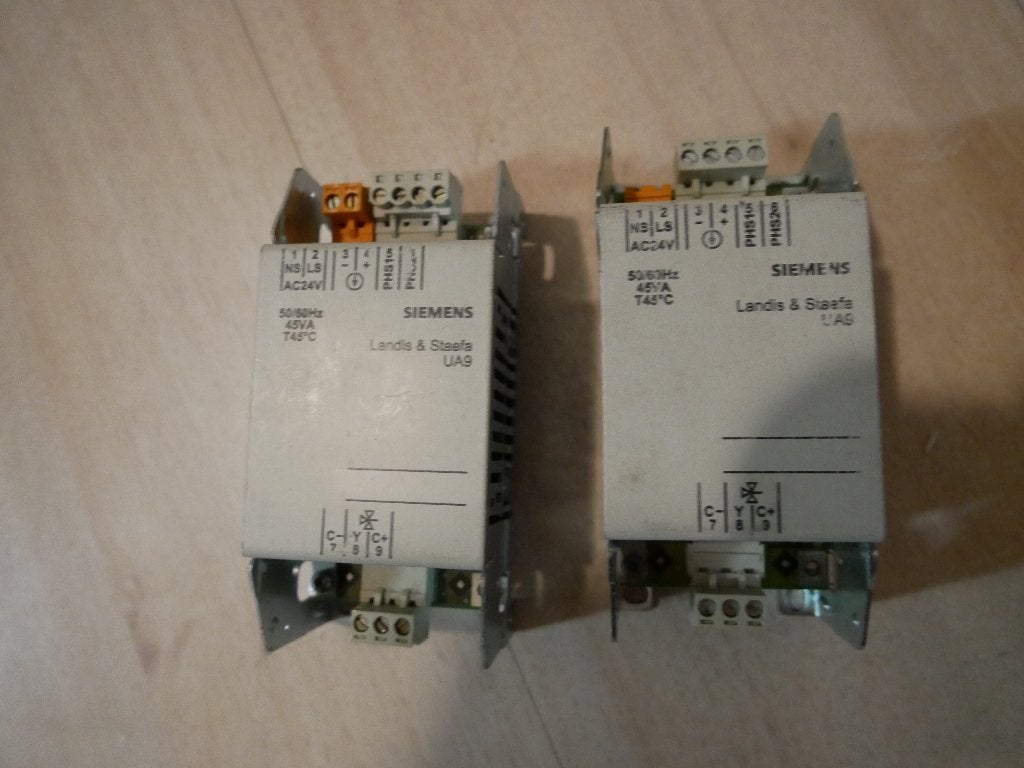Siemens Landis & Staefa UA9 Voedingseenheid (2 stuks), Ophalen of Verzenden, Gebruikt