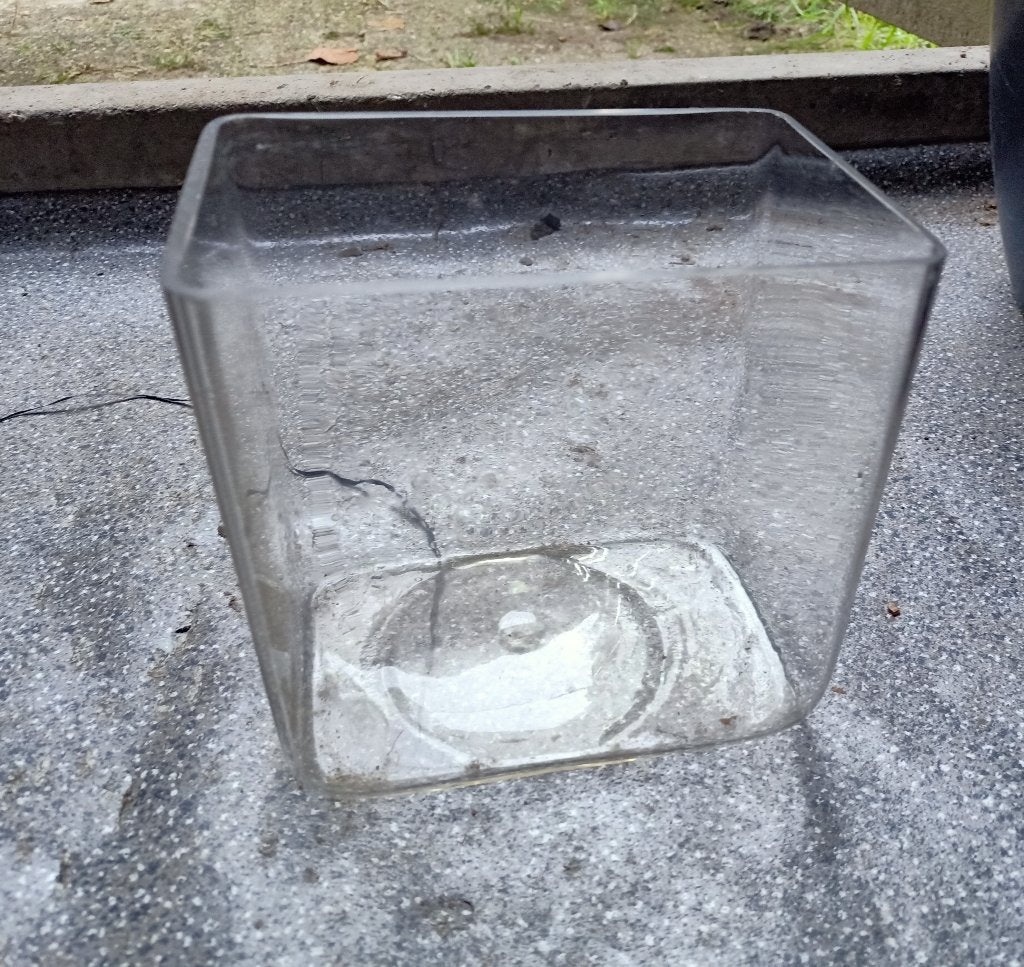 kleine glazen accubak (afm.: 10 x 15 x 15 cm hoog) - GRATIS, Huis en Inrichting, Woonaccessoires | Vazen, Ophalen, Gebruikt, Overige kleuren