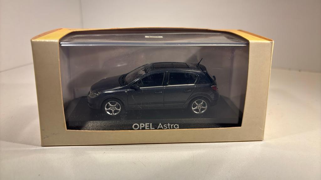 Opel astra minichamps 1.43, Hobby en Vrije tijd, Modelauto's | 1:43, Auto, Ophalen of Verzenden, MiniChamps, A